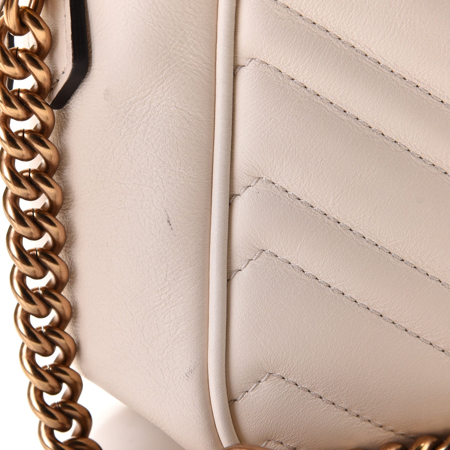 Calfskin Matelasse Medium GG Marmont Chain Shoulder Bag Mystic White