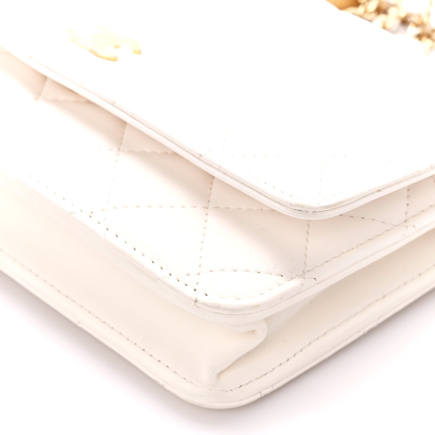 Lambskin Quilted Enamel Wallet On Chain WOC White