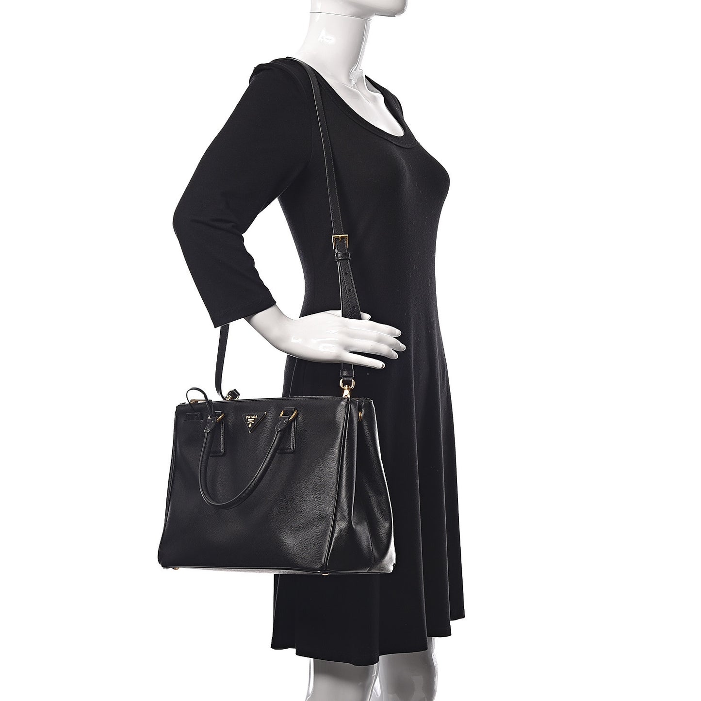 Saffiano Medium Galleria Double Zip Tote Black