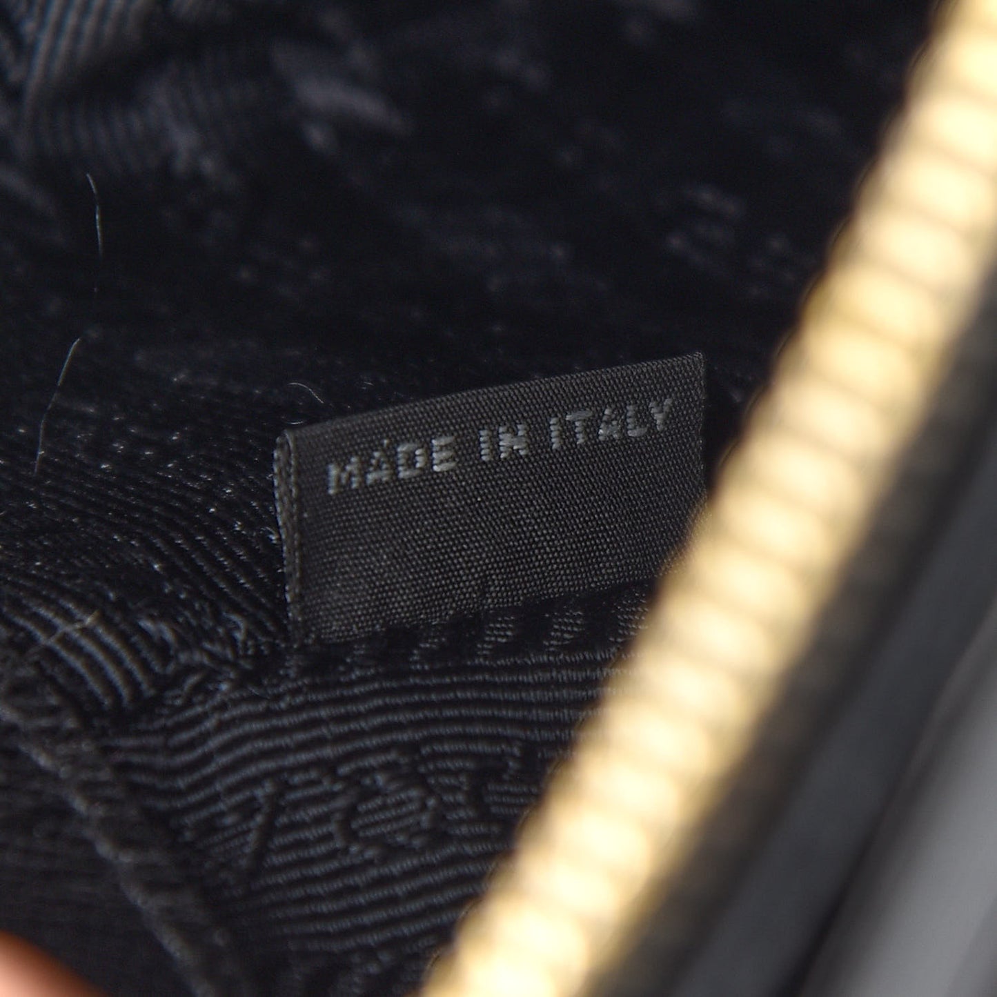 Saffiano Medium Galleria Double Zip Tote Black