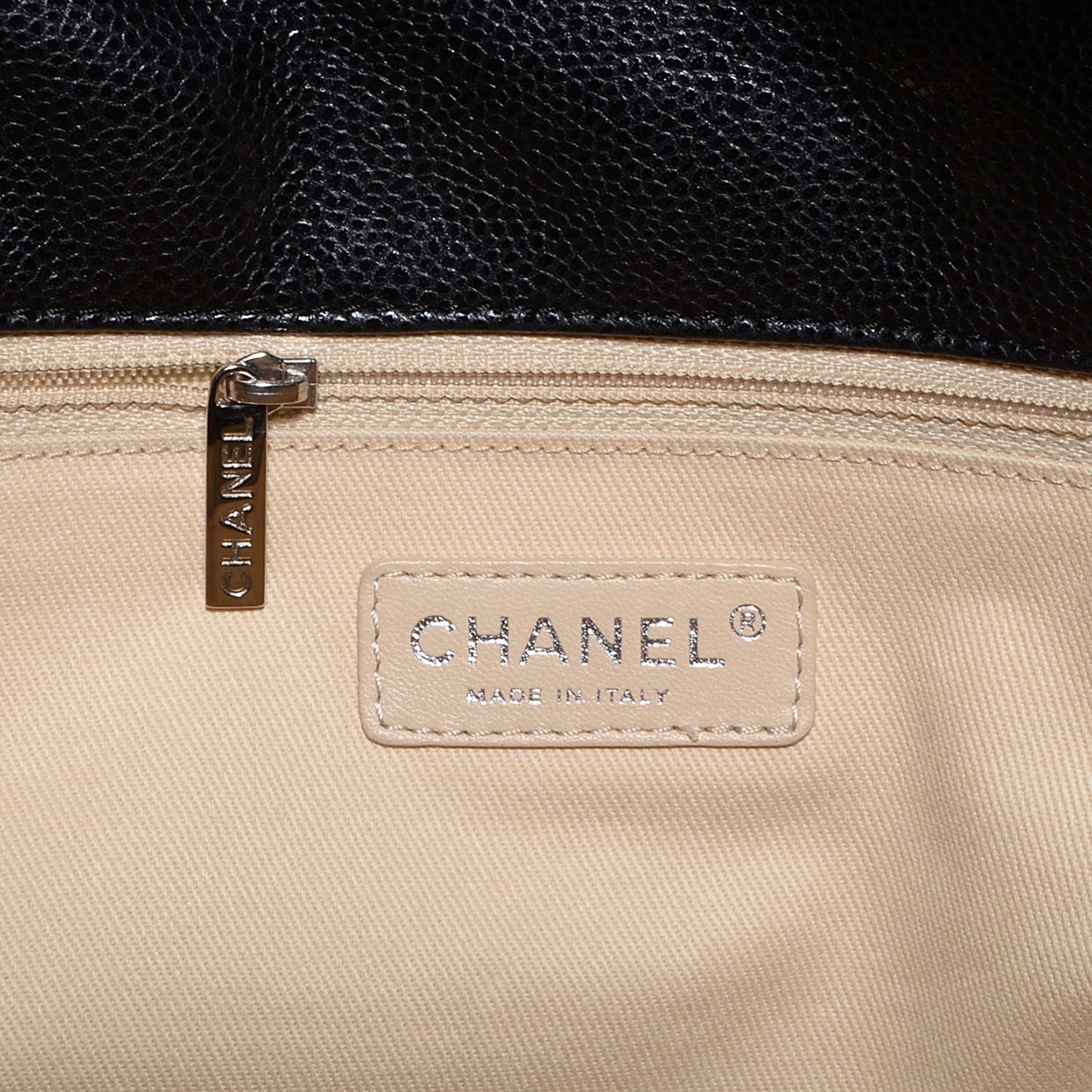 Glazed Caviar Medium Nature Flap Bag Black