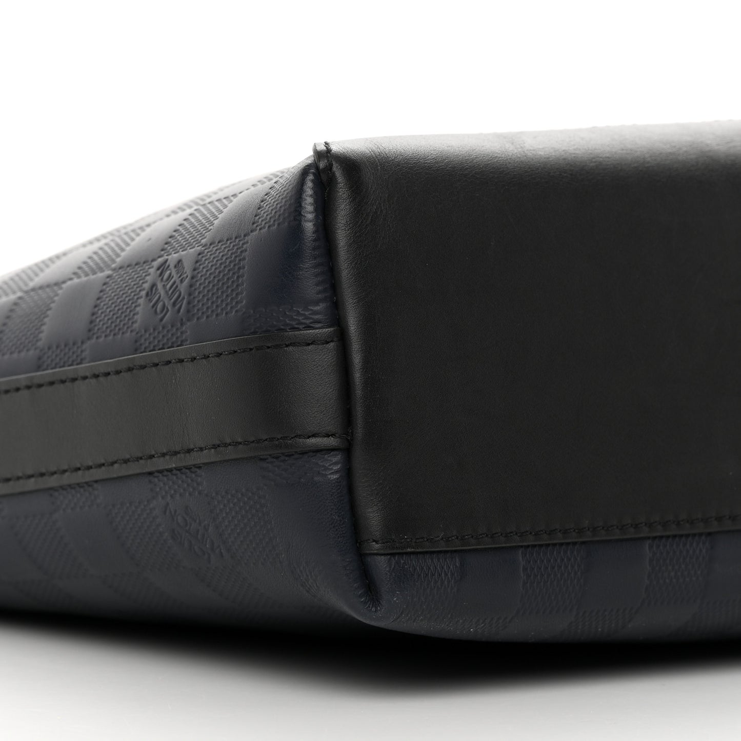 Damier Infini Messenger PM Cosmos