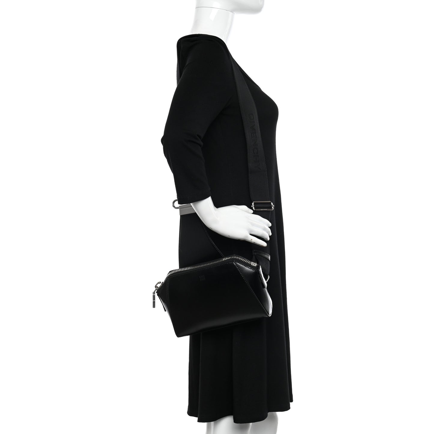 Box Calfskin Antigona U Crossbody Bag Black