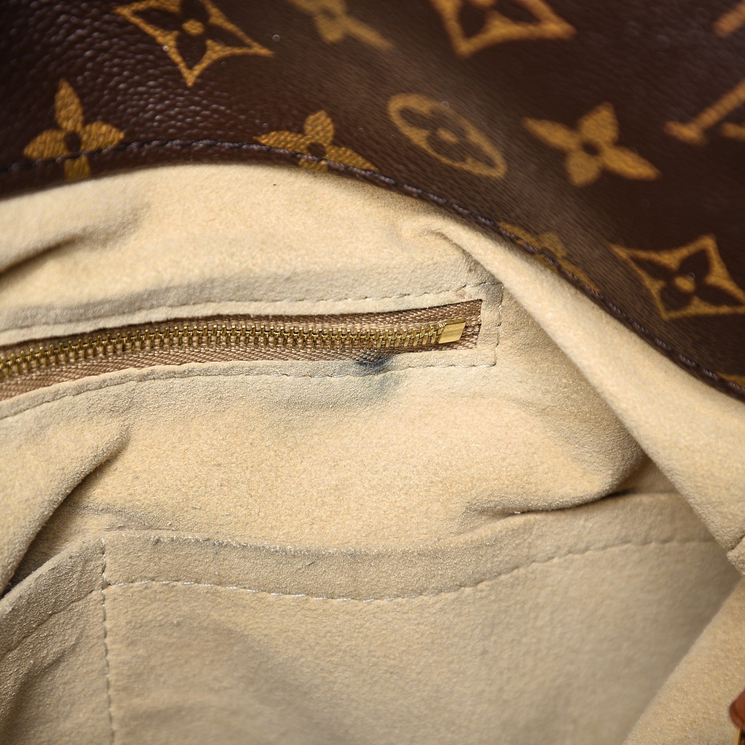 Louis Vuitton Monogram Artsy MM 9 of 11