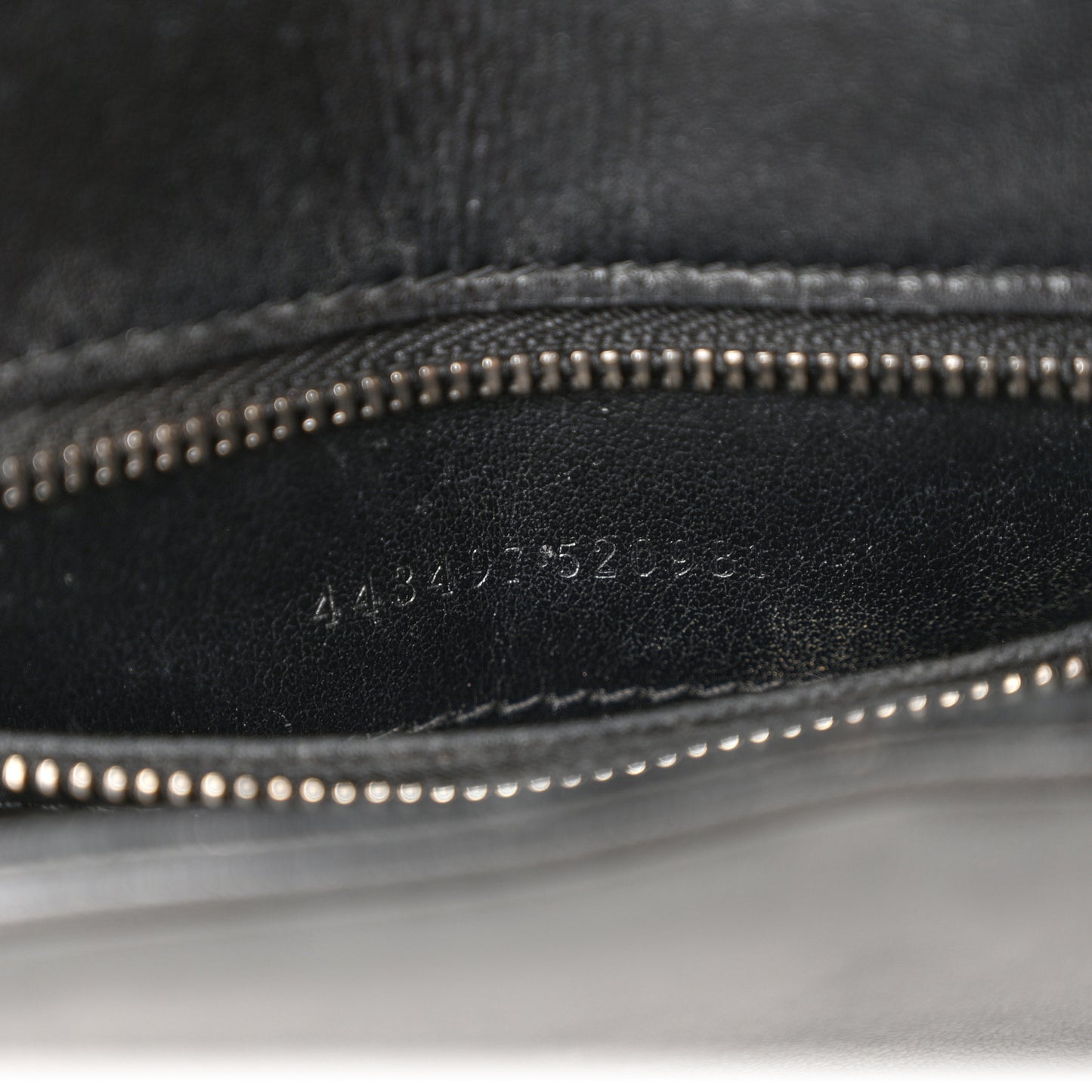 Calfskin Matelasse Monochrome Medium GG Marmont Shoulder Bag Black