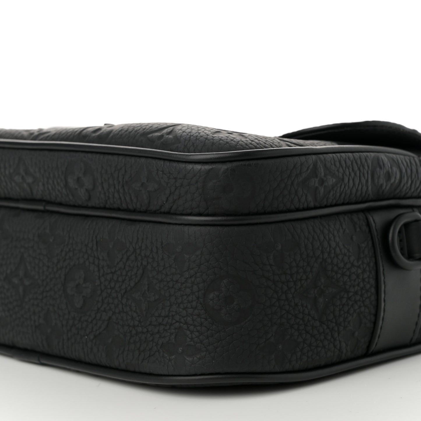 Taurillon Monogram S Lock Messenger Black