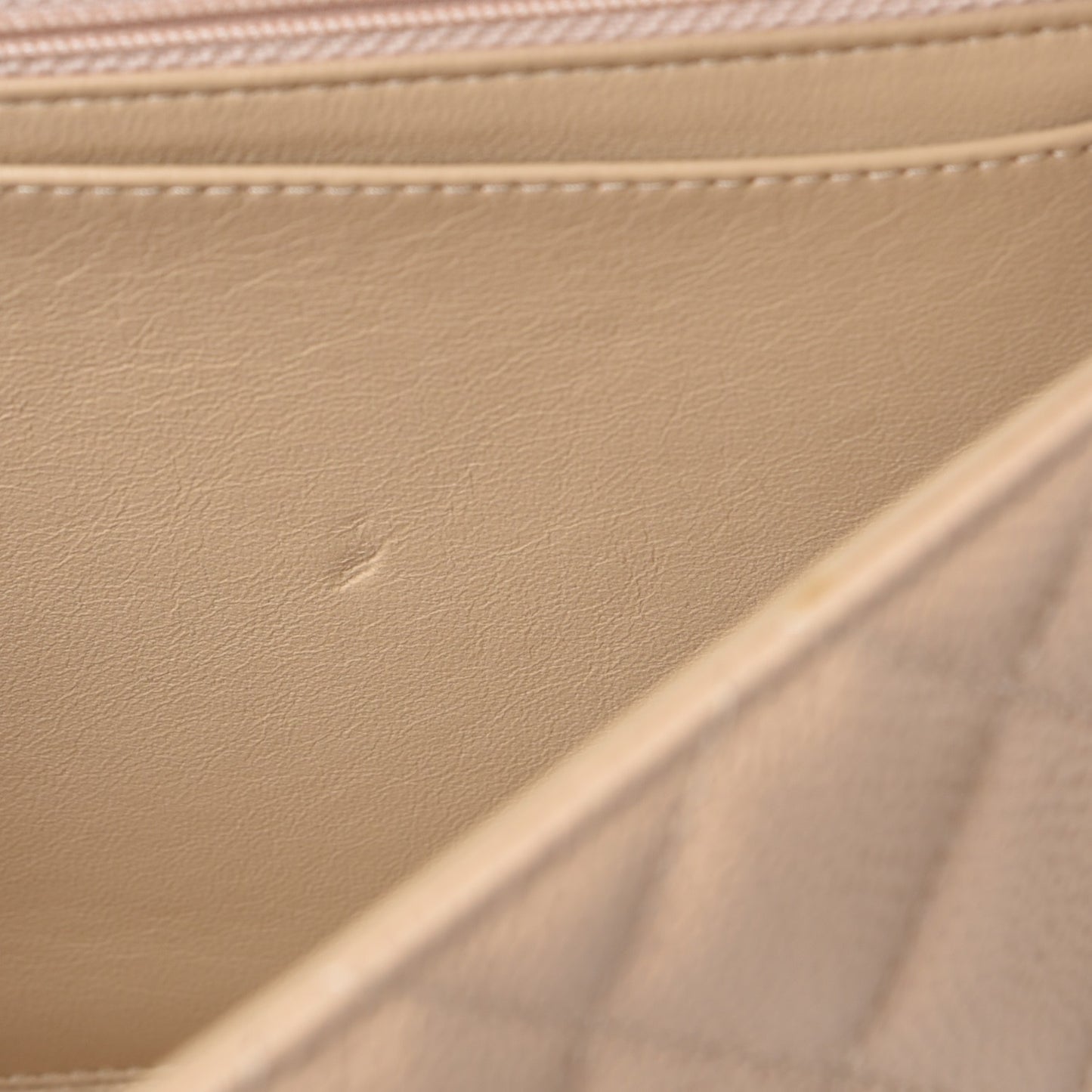 Caviar Quilted Jumbo Single Flap Beige Clair
