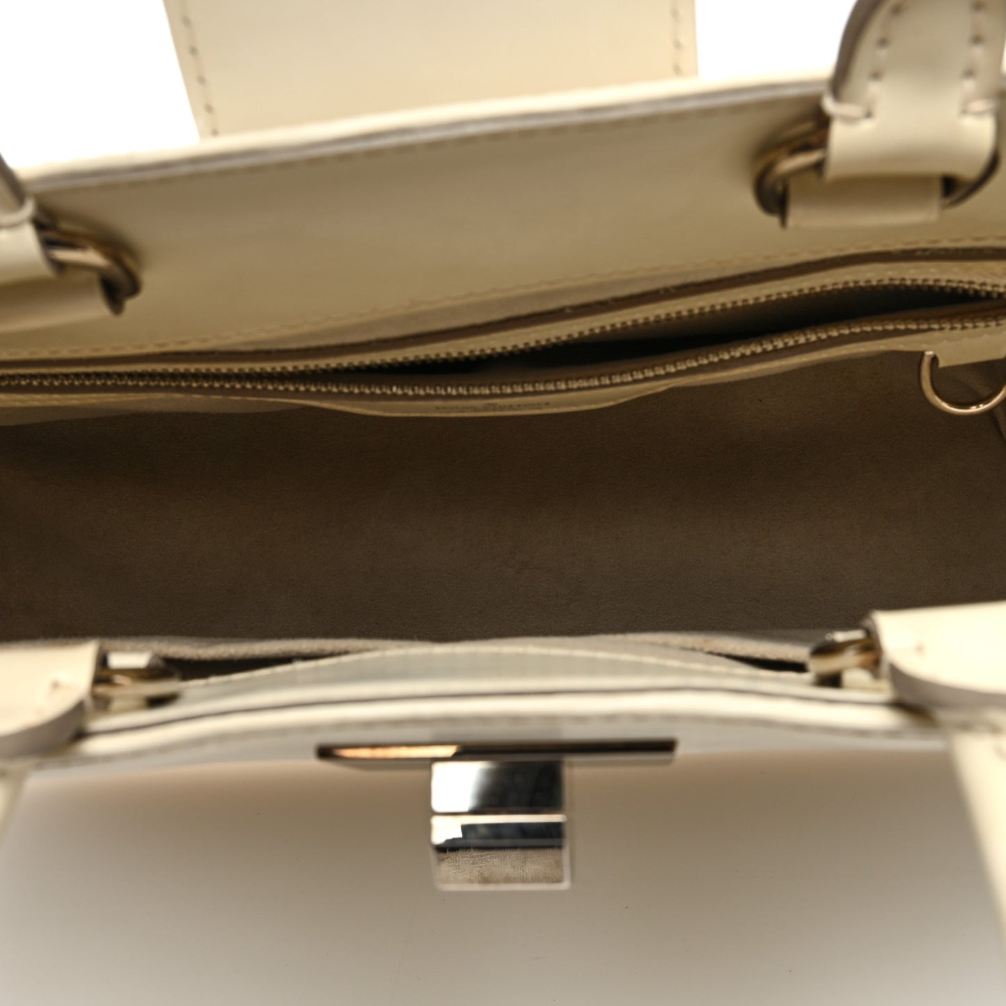 Epi Mirabeau PM Ivory