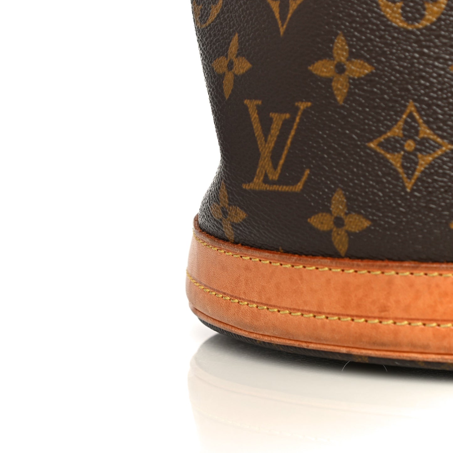 Monogram Petit Bucket 23