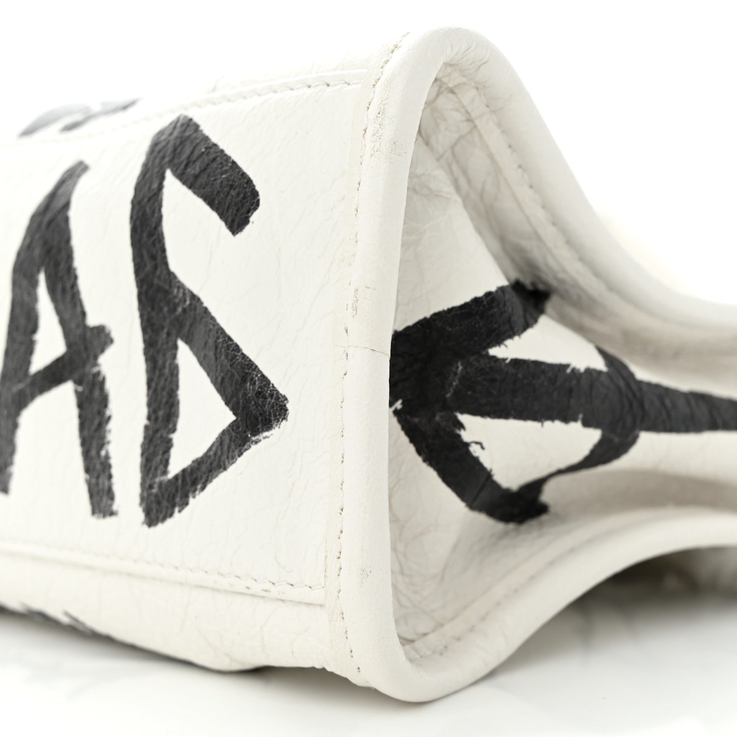 Agneau Graffiti All Over Classic Silver Hardware S City White Black