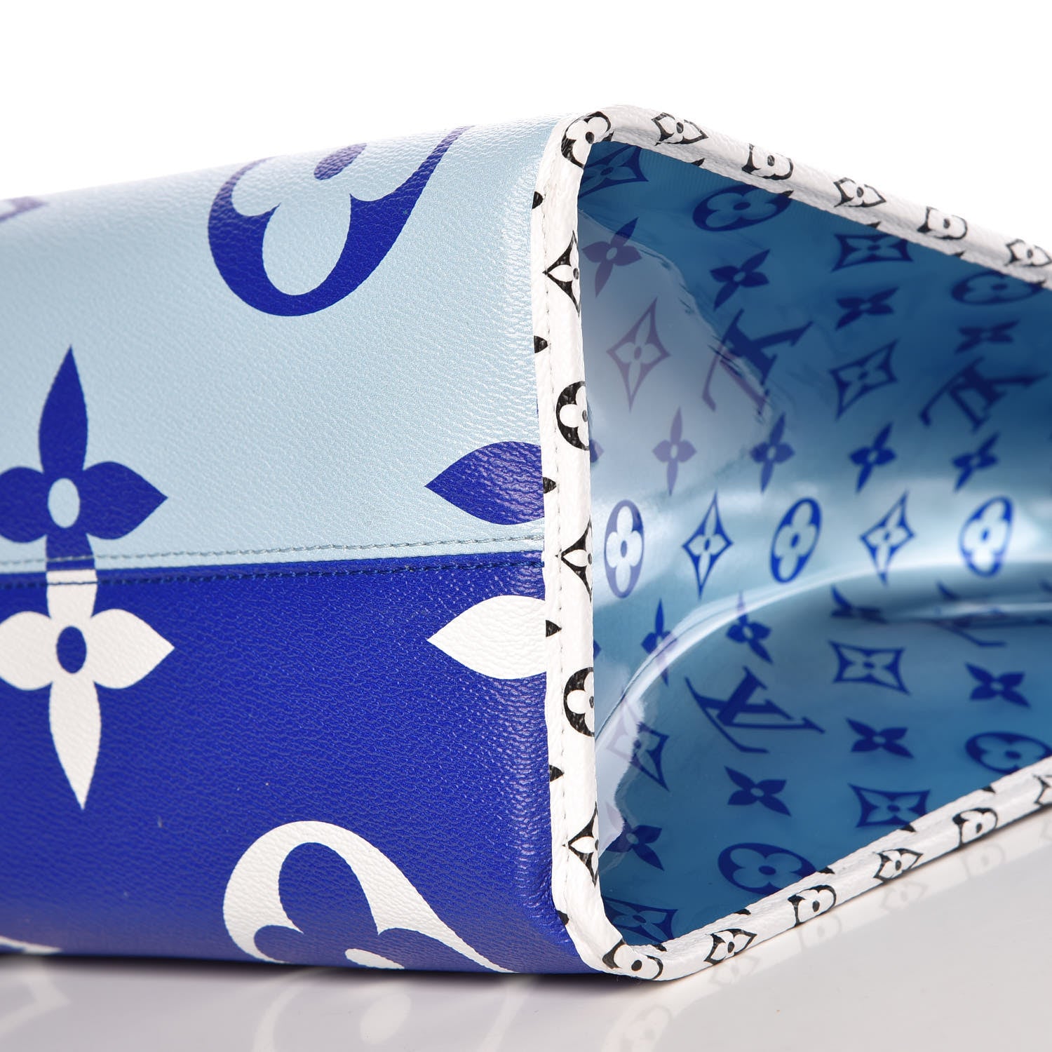 Louis Vuitton Monogram Giant Hawaii Onthego Blue 11 of 11