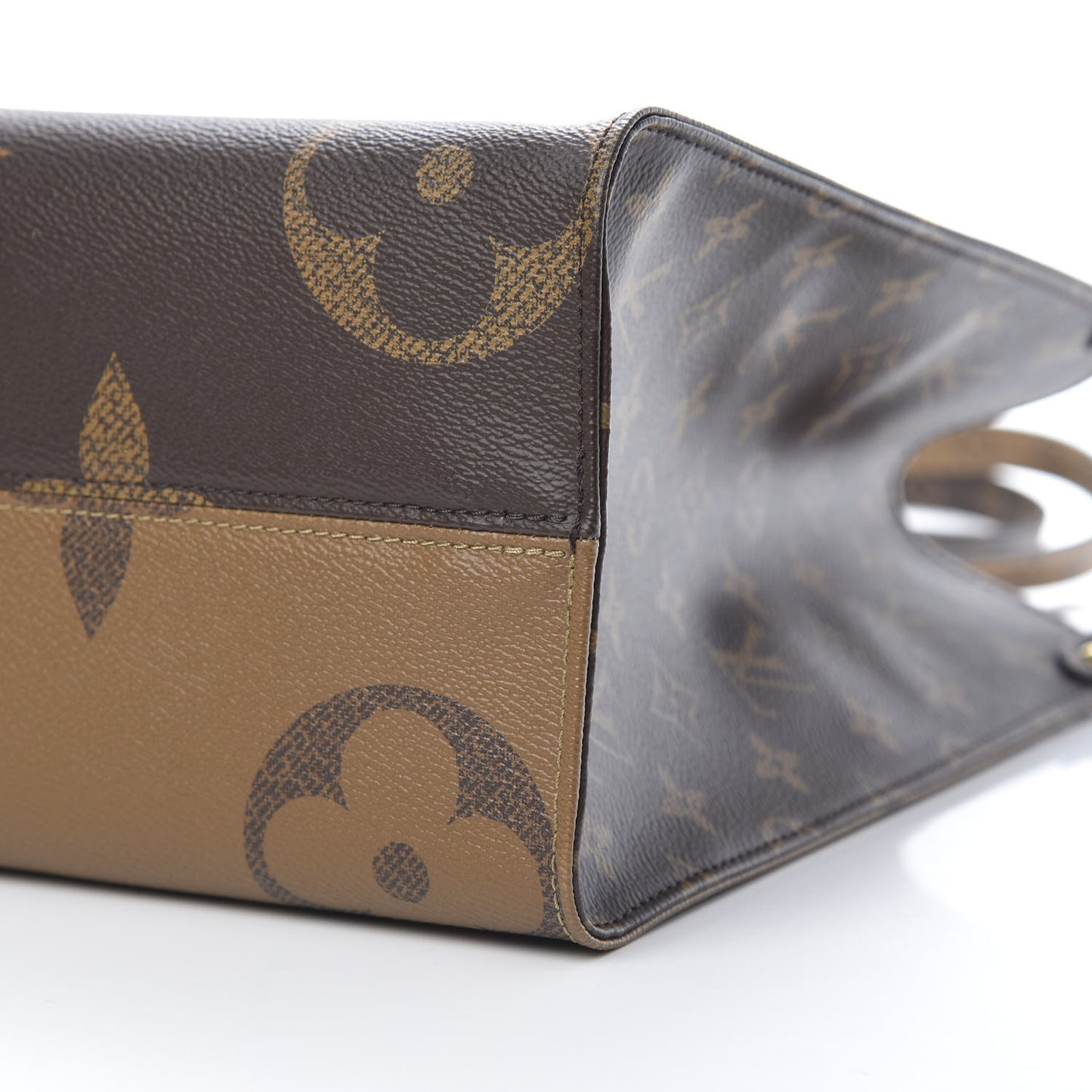 Reverse Monogram Giant Onthego MM
