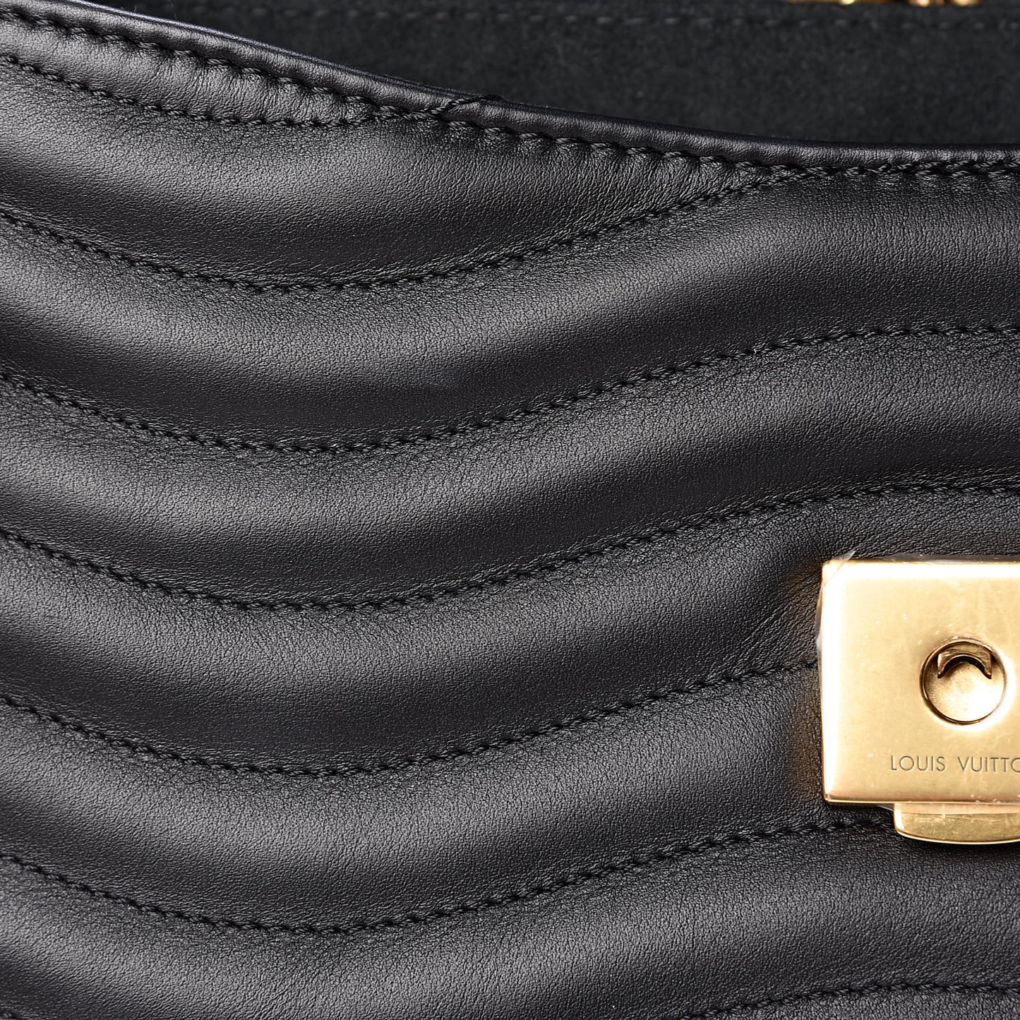 Calfskin New Wave Chain MM Black