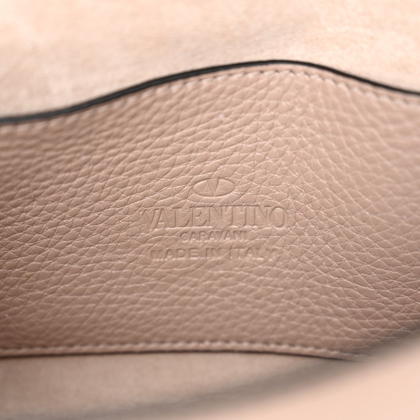 Pebbled Calfskin Medium Rockstud Flip Lock Crossbody Bag Poudre