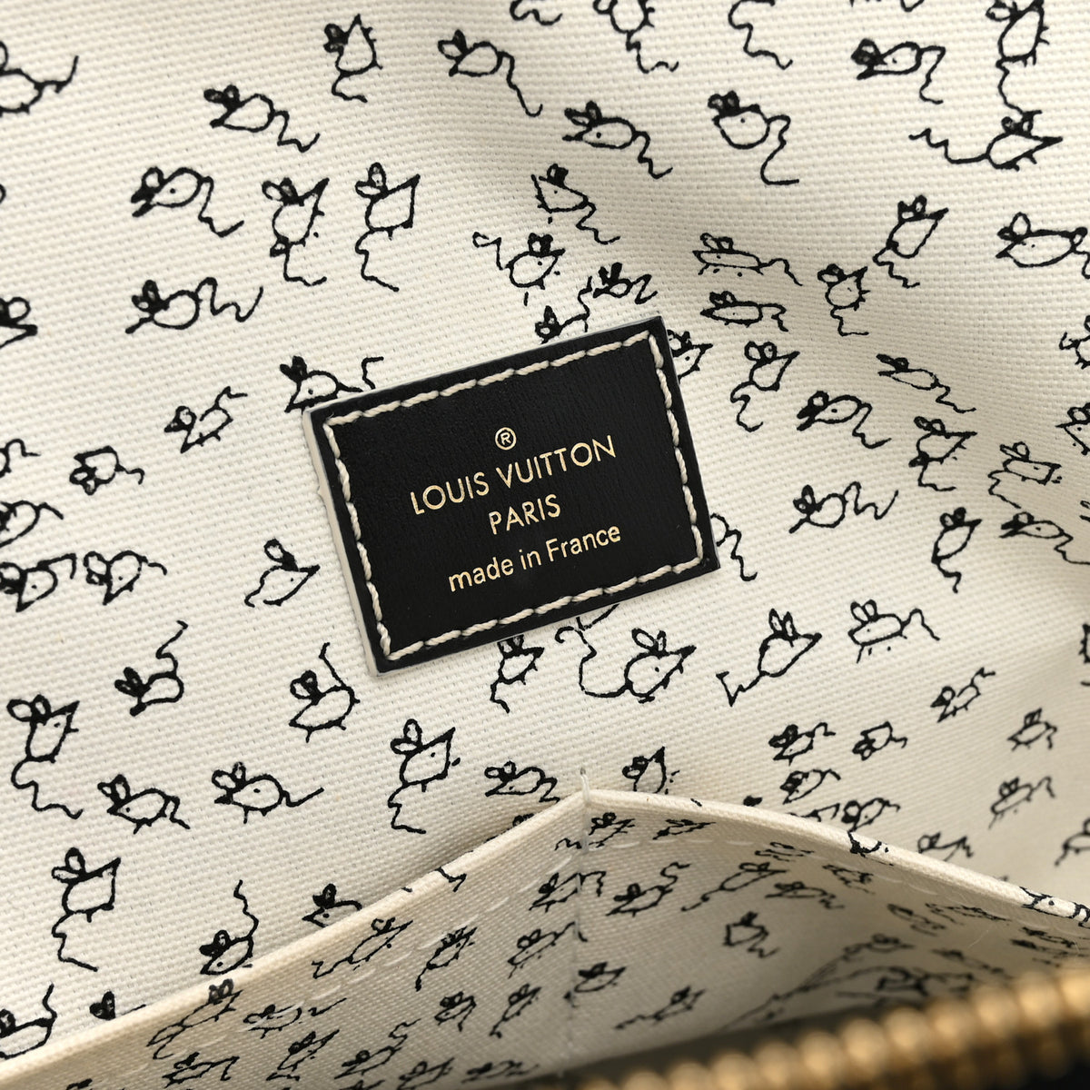 Calfskin Catogram Alma Souple MM Black