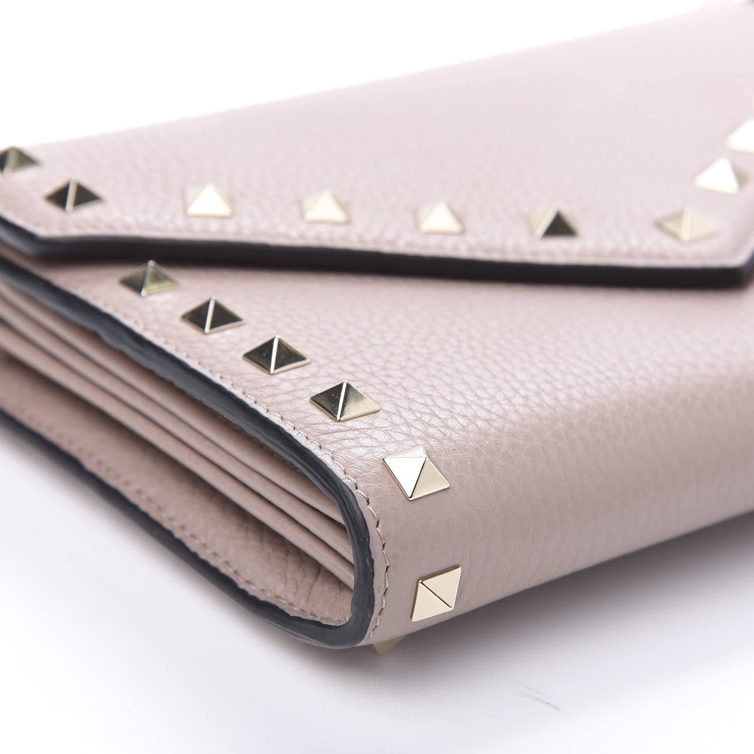Valentino Garavani Pebbled Calfskin Rockstud Envelope Wallet on Chain Poudre 8 of 12