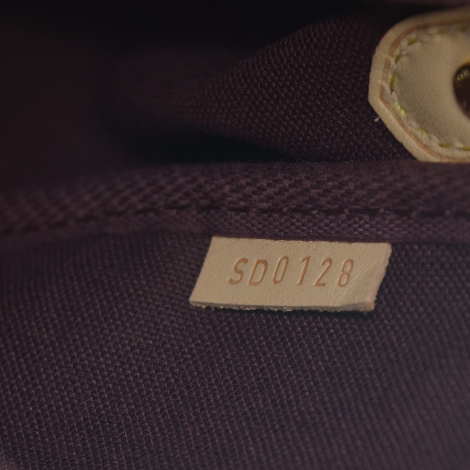 Louis Vuitton Monogram Favorite MM 8 of 9