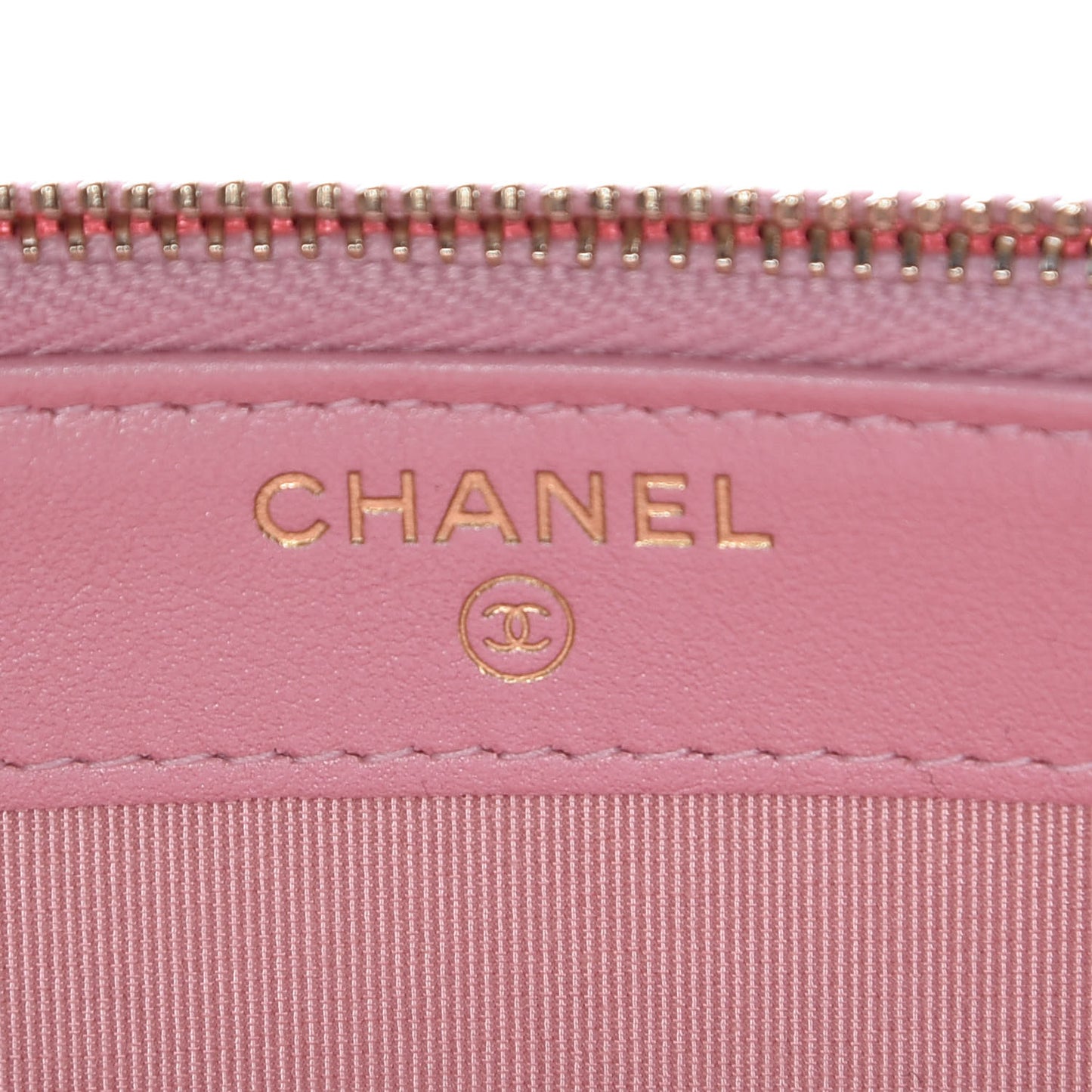 Iridescent Caviar Quilted Clutch With Chain Rose