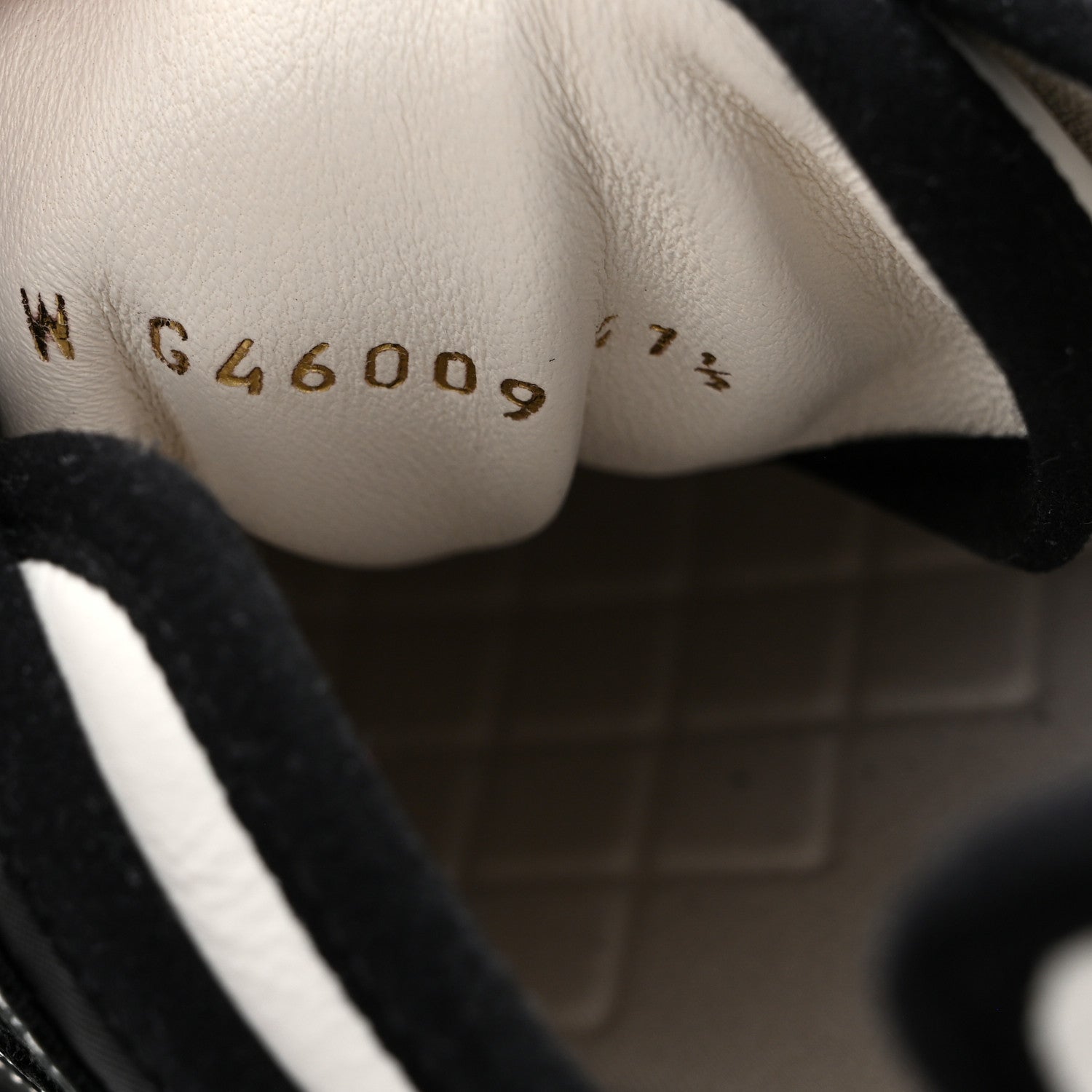 Chanel Mixed Fibers Suede Calfskin CC Sneakers 41.5 White Black 9 of 11