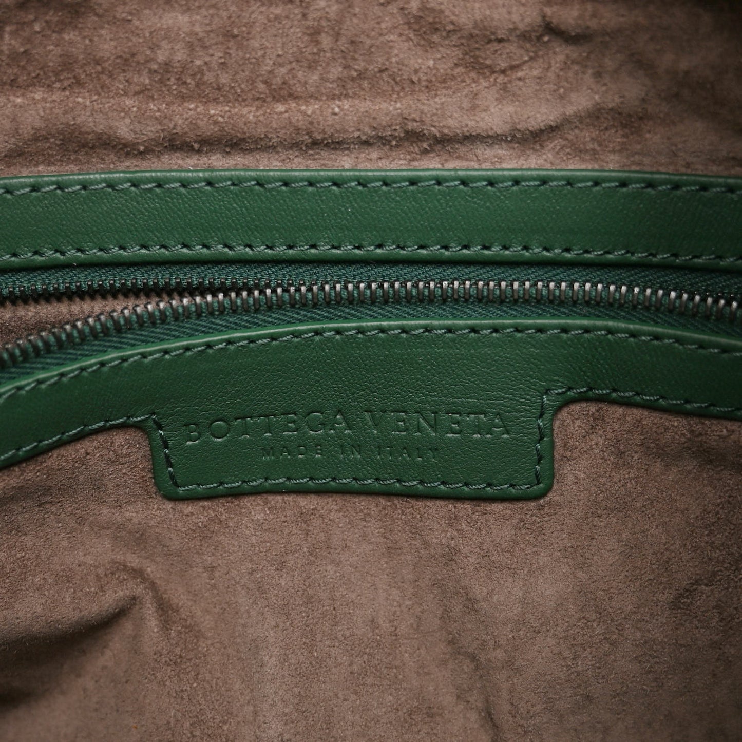 Nappa Intrecciato Medium Veneta Hobo Irish Green