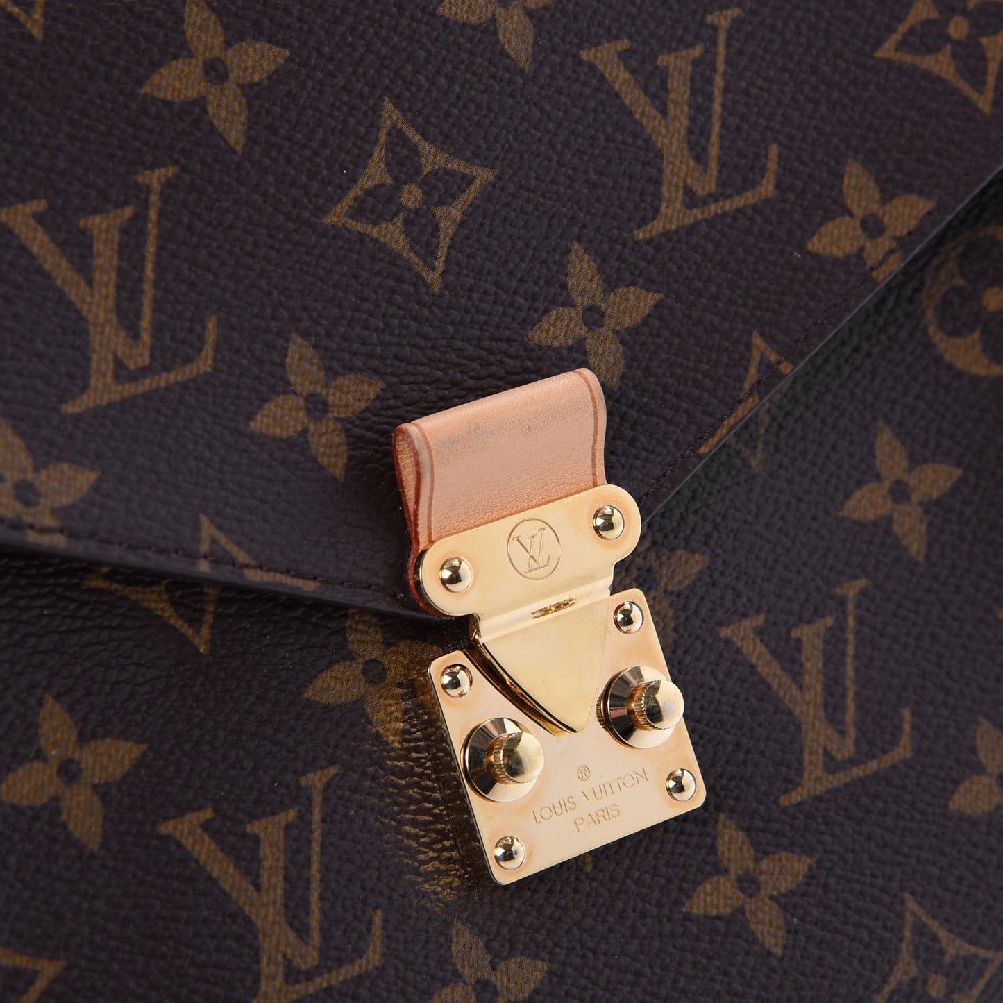 Monogram Metis