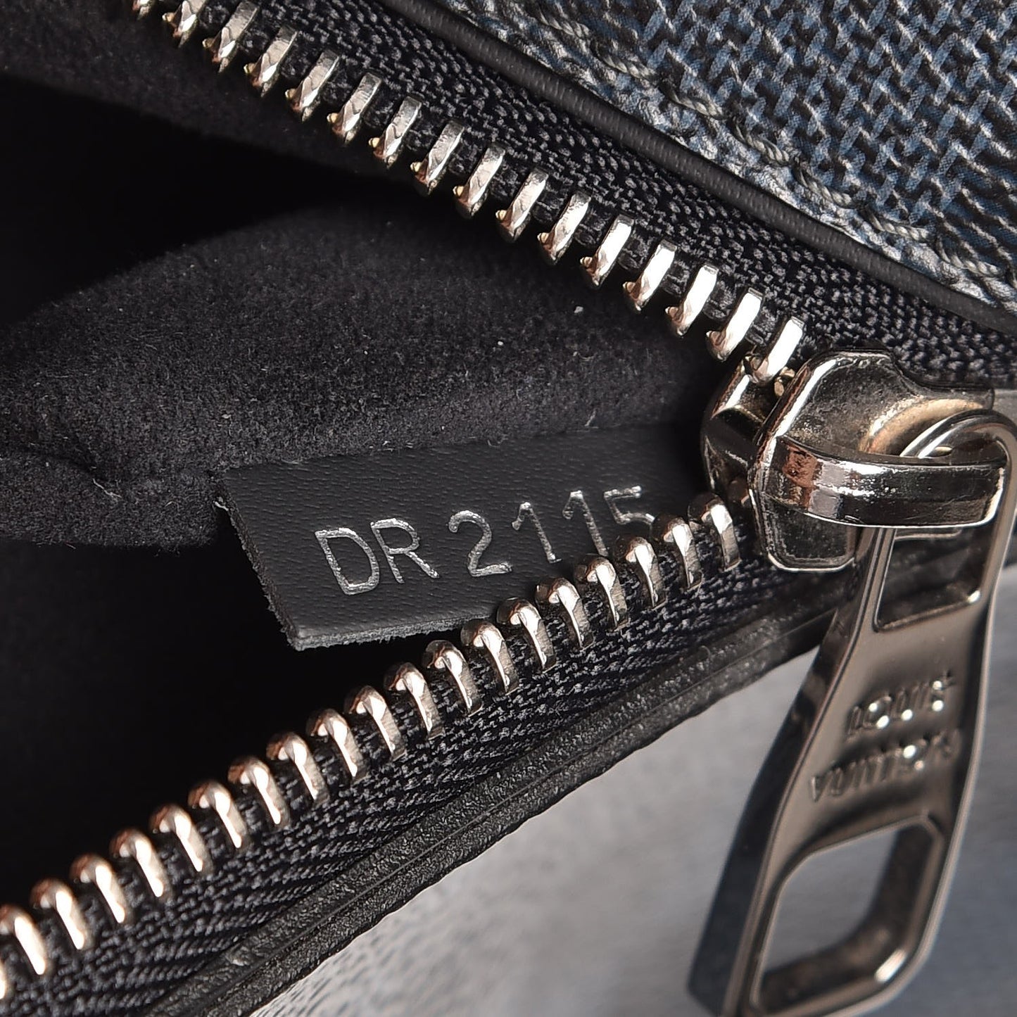 Damier Cobalt Greenwich Messenger