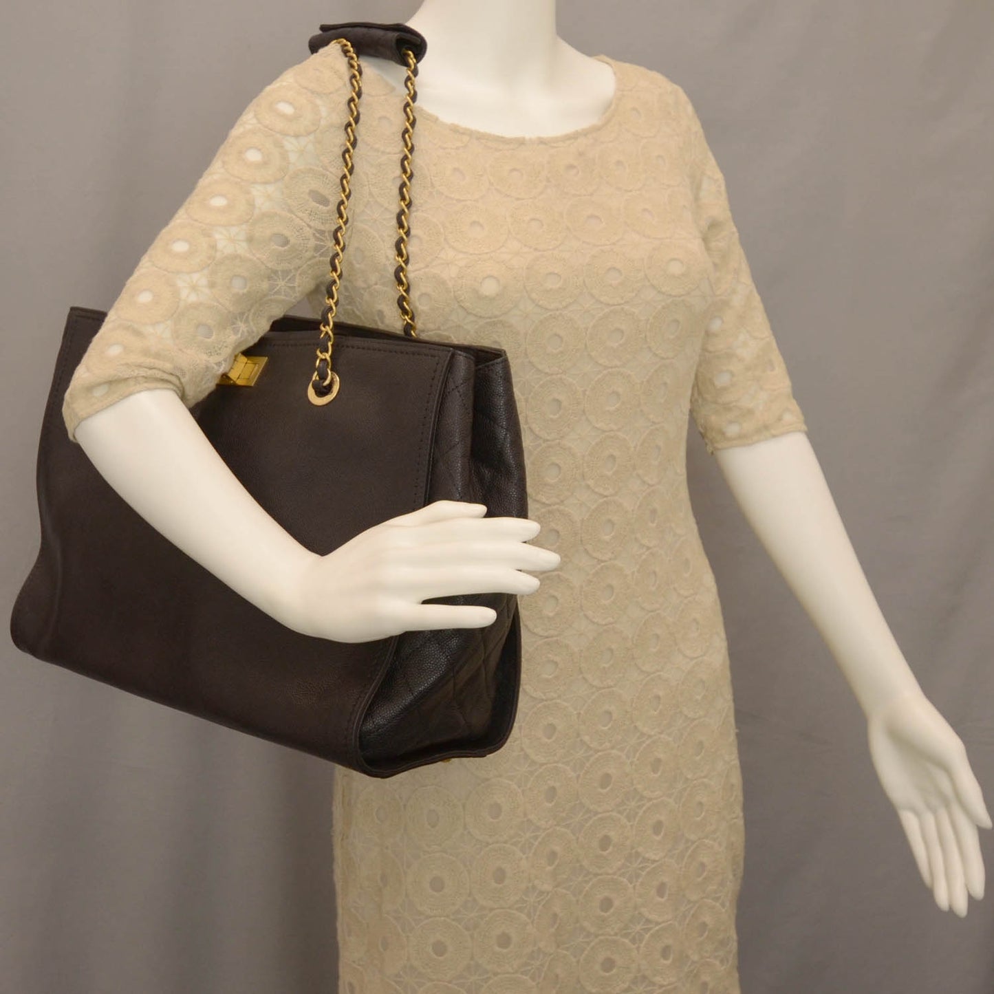 Caviar Large Reissue Tote Black