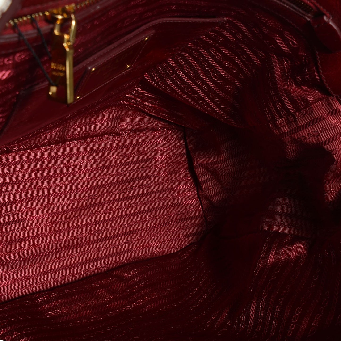 Vitello Shine Tote Rubino