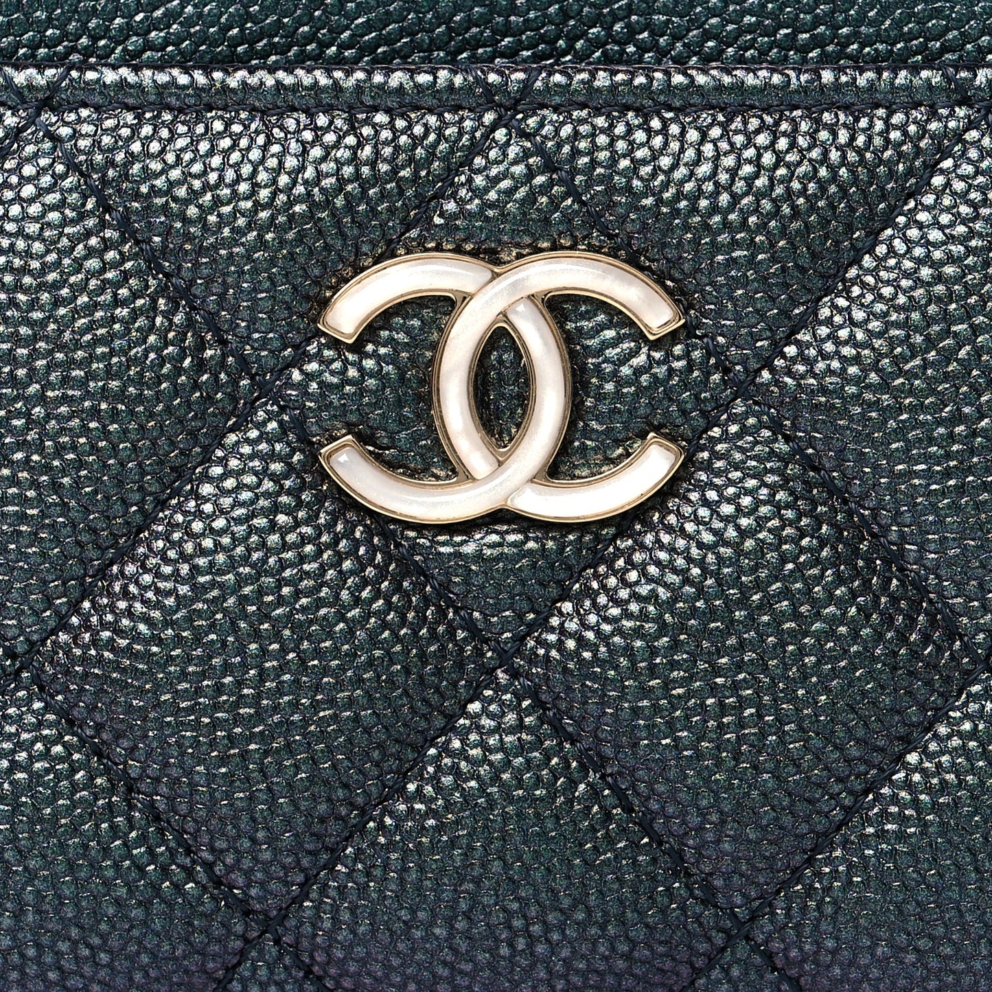 Iridescent Caviar Quilted Card Holder Black
