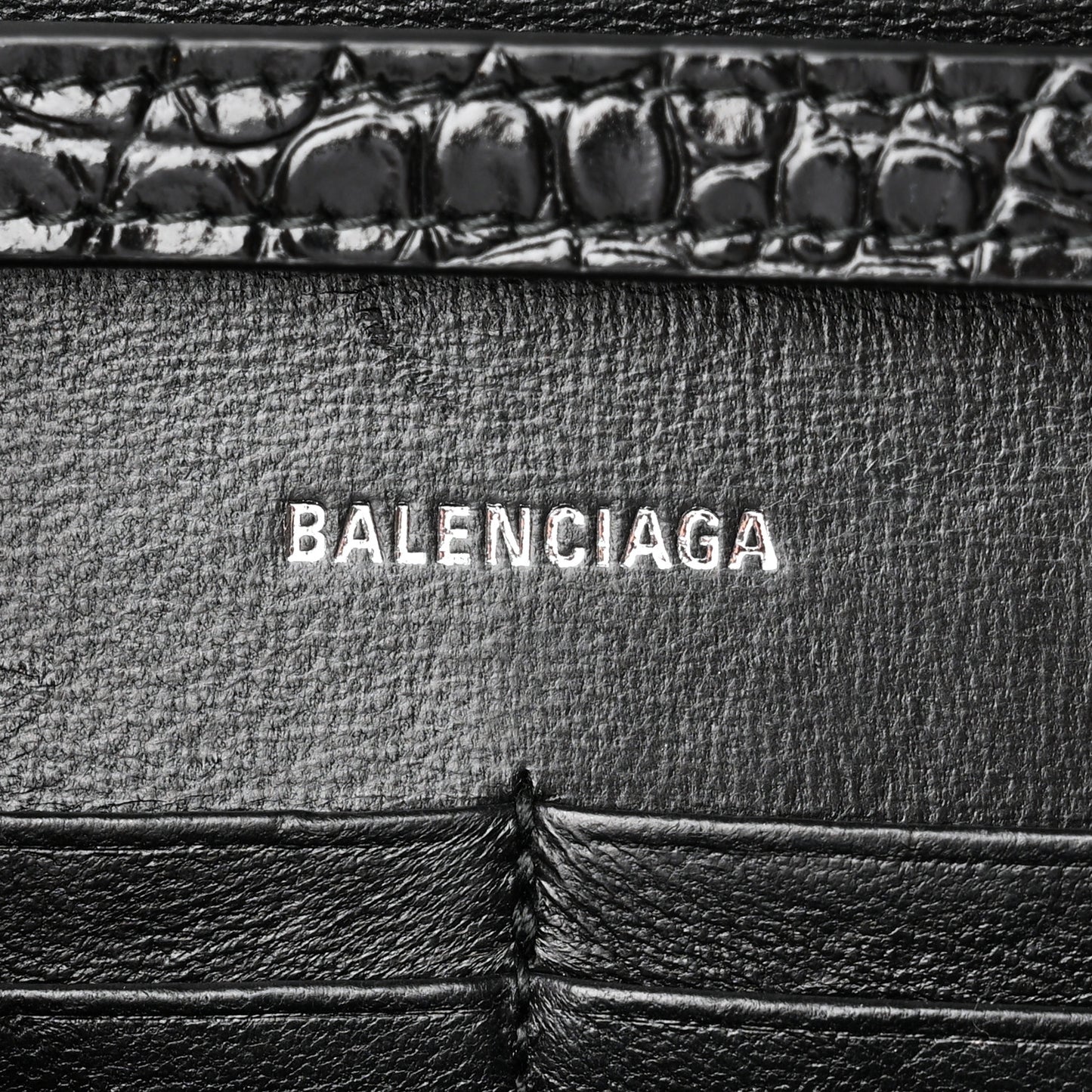 Shiny Calfskin Monochrome Crocodile Embossed Hourglass Chain Bag Black