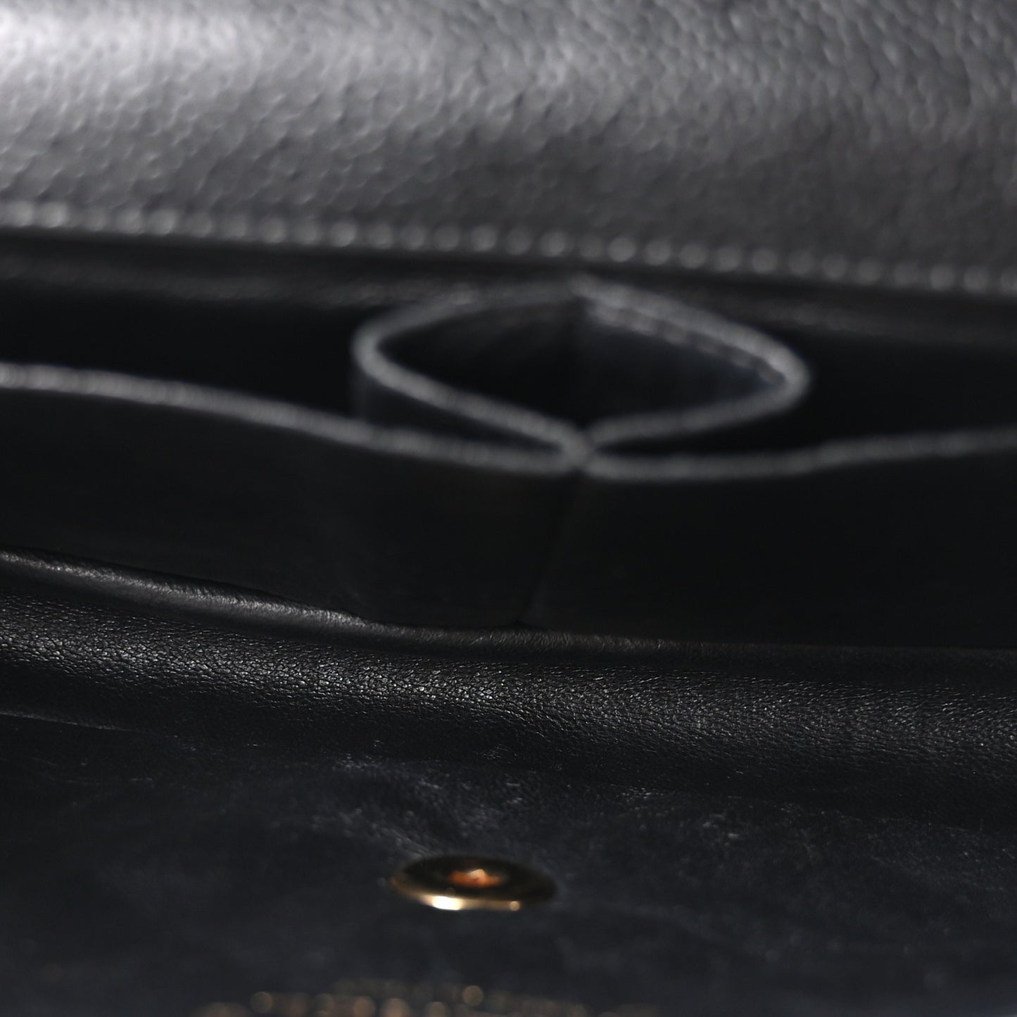 Caviar Quilted East West Flap Black Black