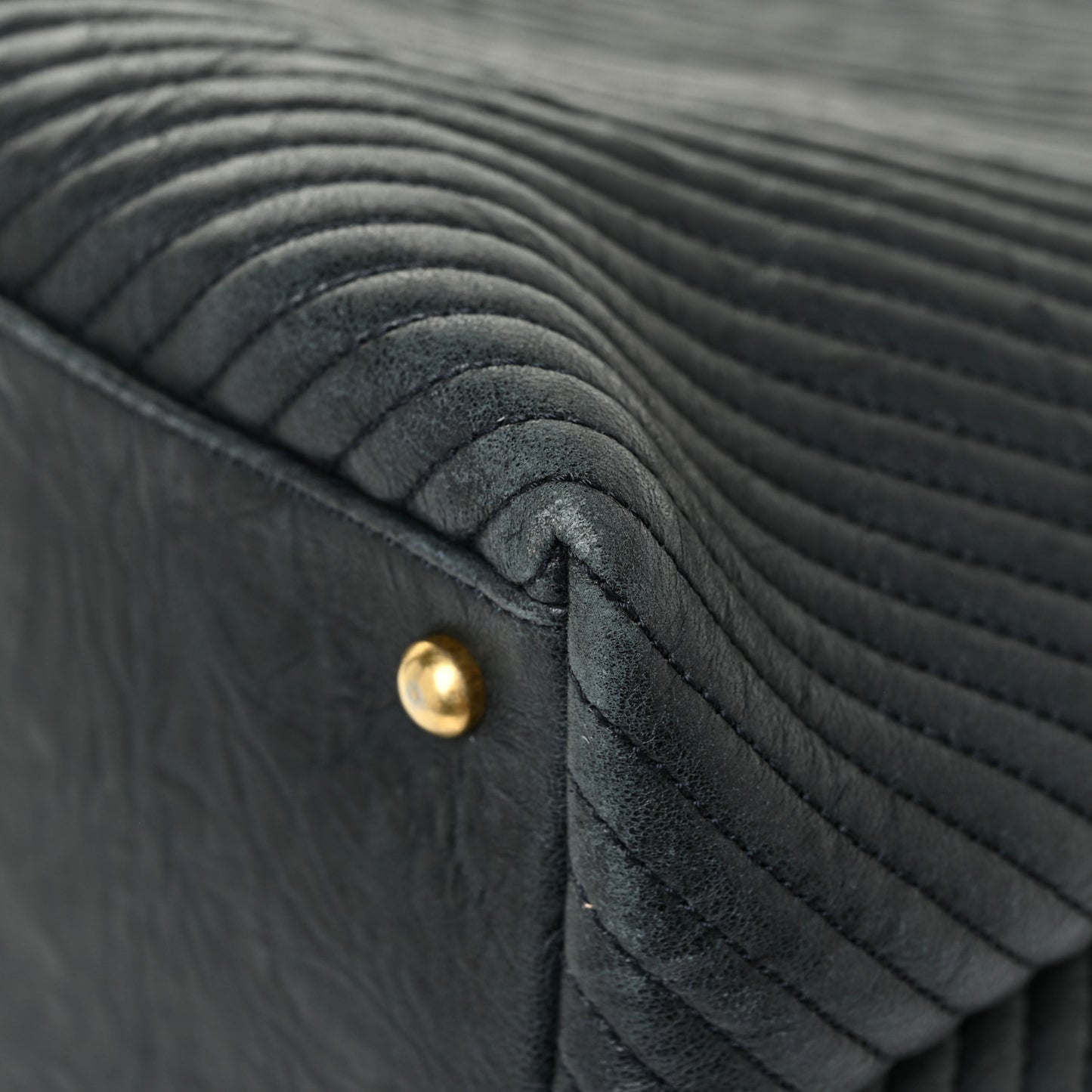 Wrinkled Lambskin Chevron Quilted Large Surpique Tote Black