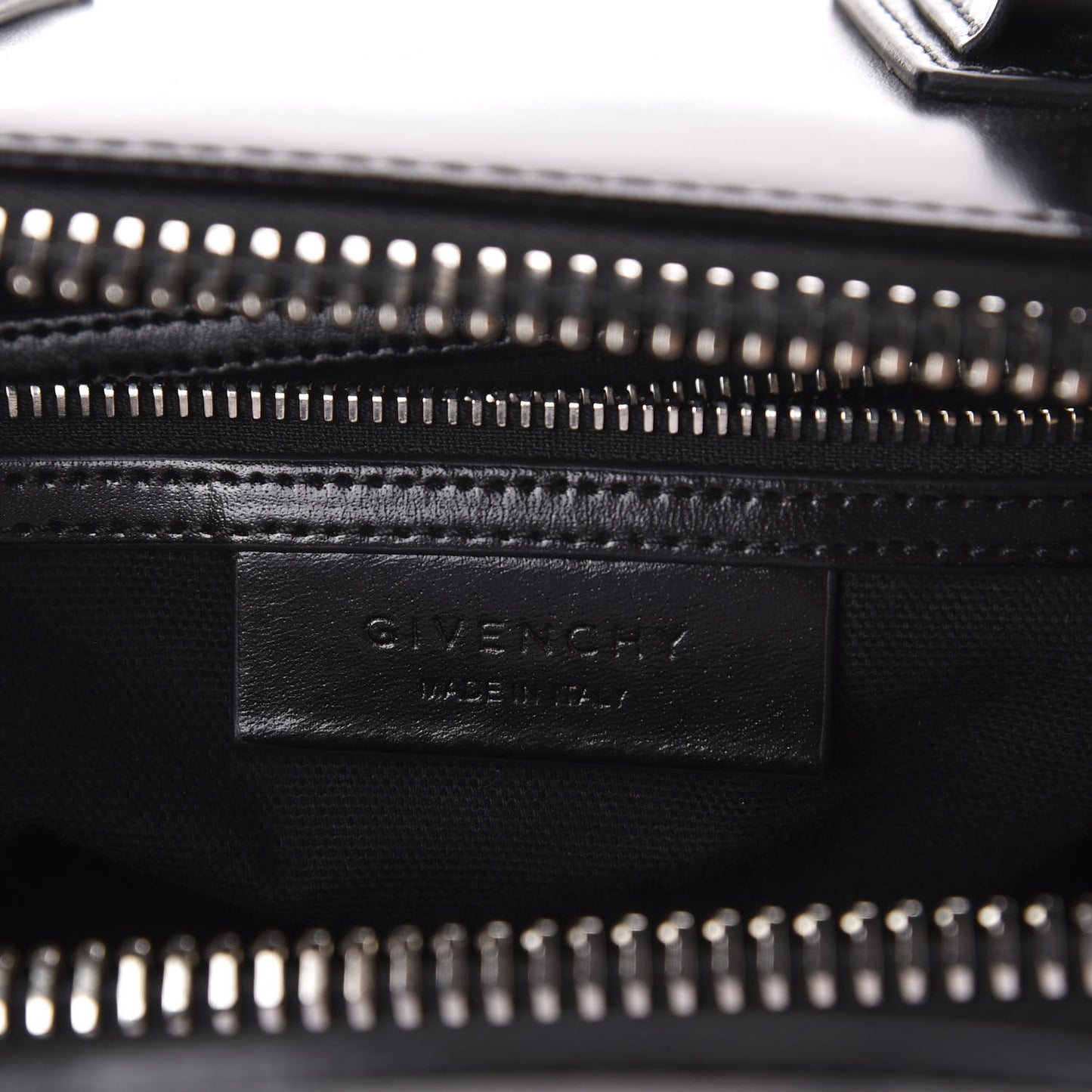 Shiny Lord Calfskin Small Antigona Black