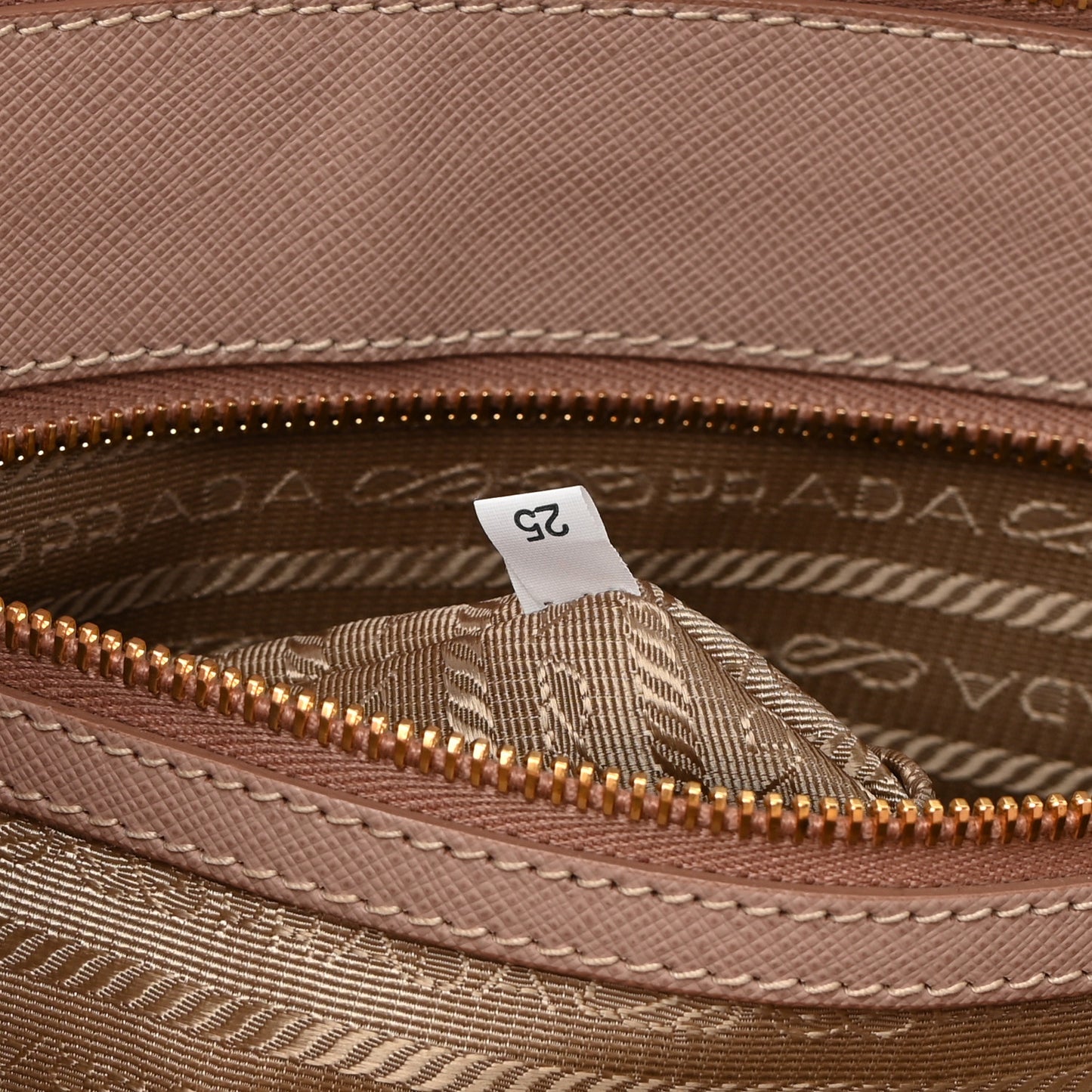 Saffiano Medium Galleria Double Zip Tote Cammeo
