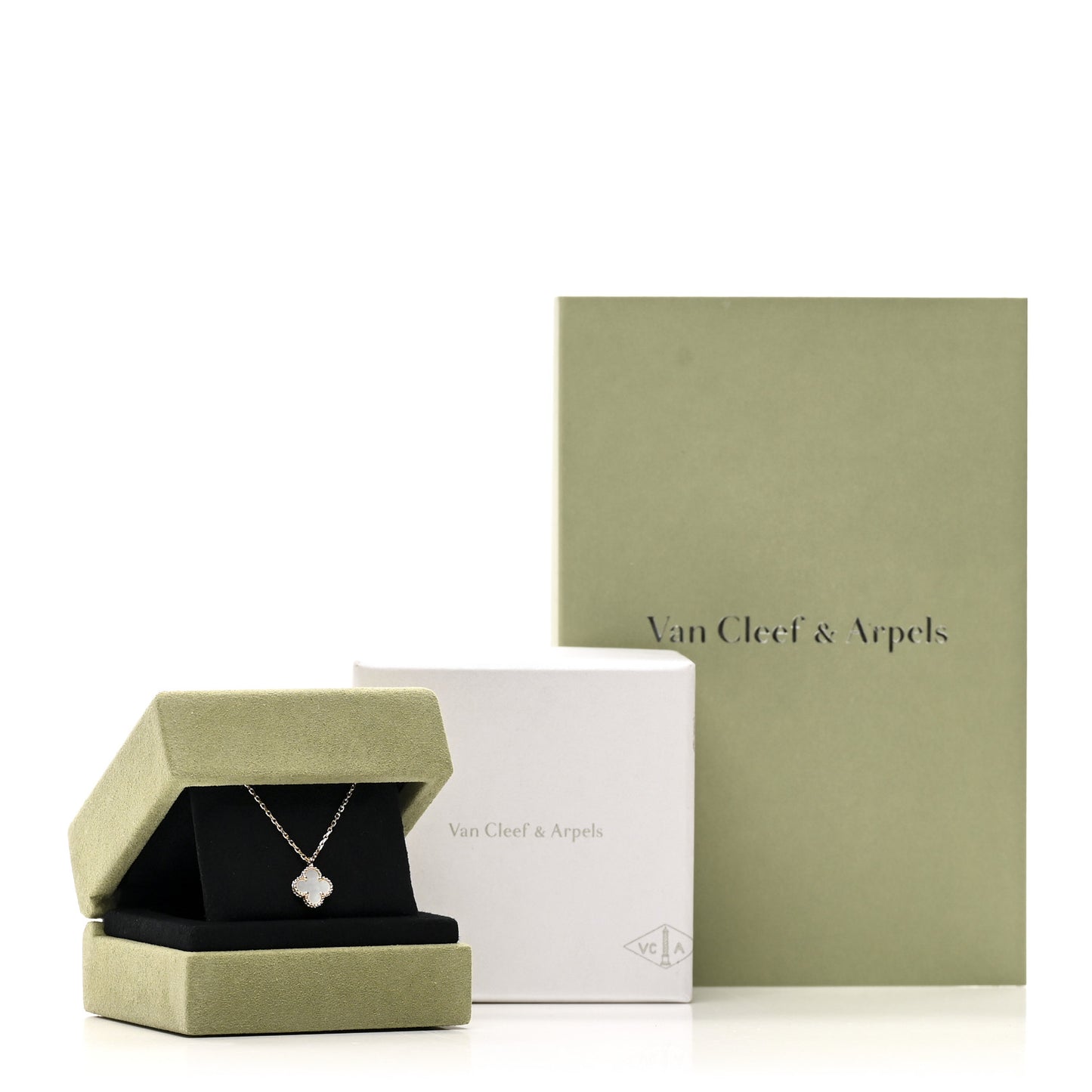 18K Yellow Gold Mother of Pearl Sweet Alhambra Pendant Necklace
