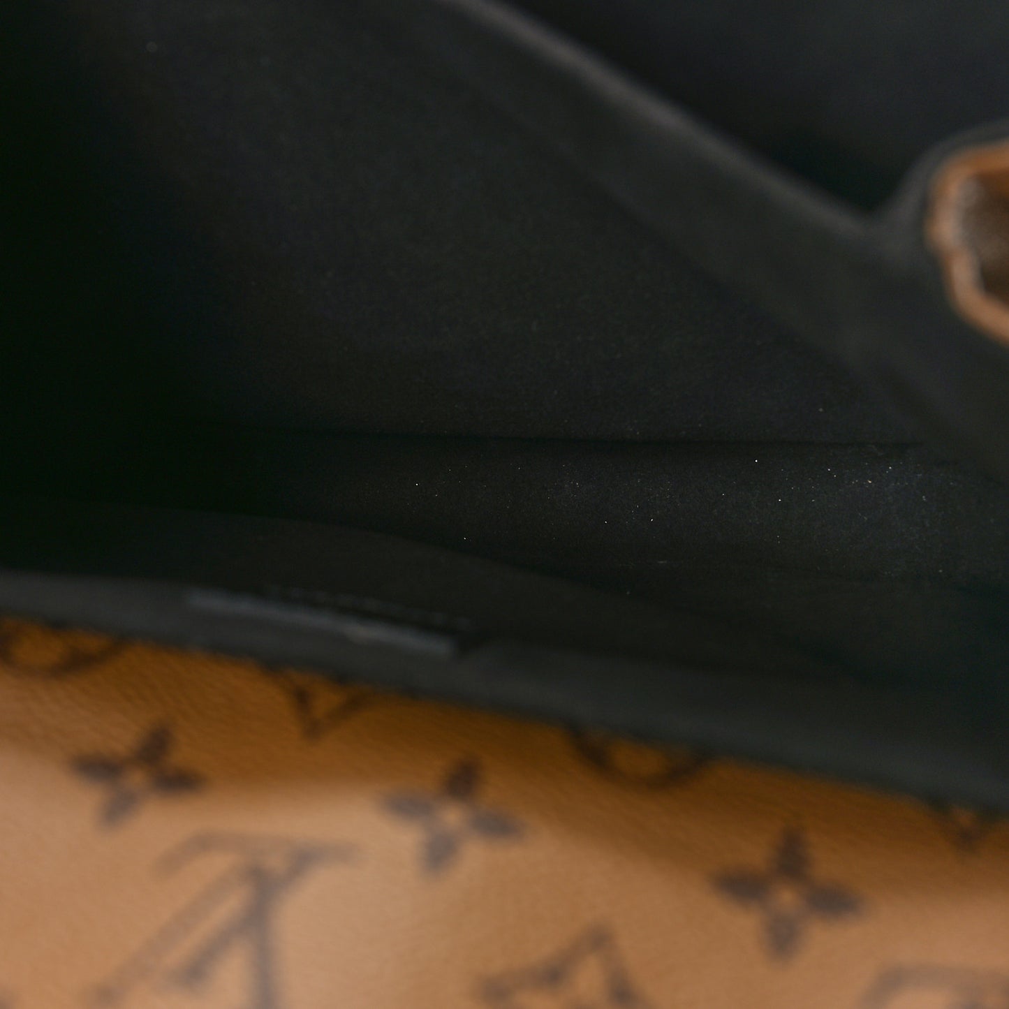 Reverse Monogram Pochette Metis
