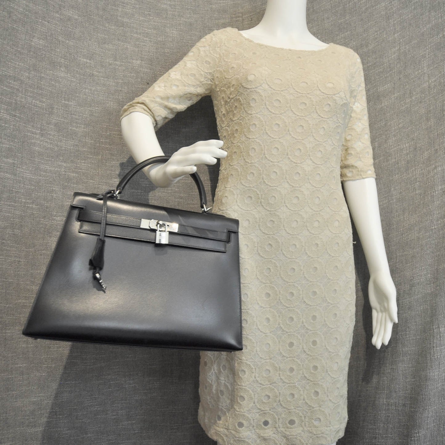Box Calfskin Kelly 32 Black
