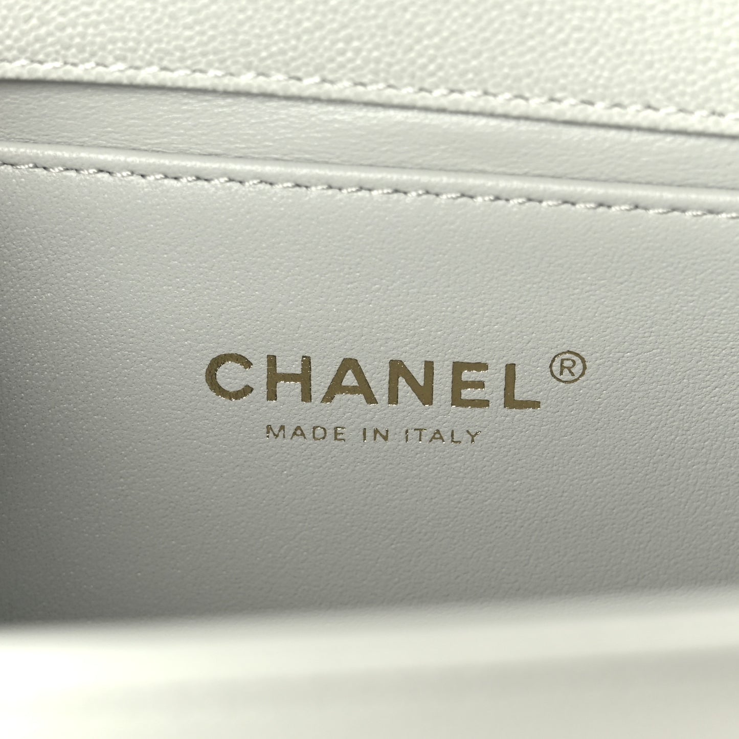 Caviar Chevron Quilted Medium Boy Flap Light Grey