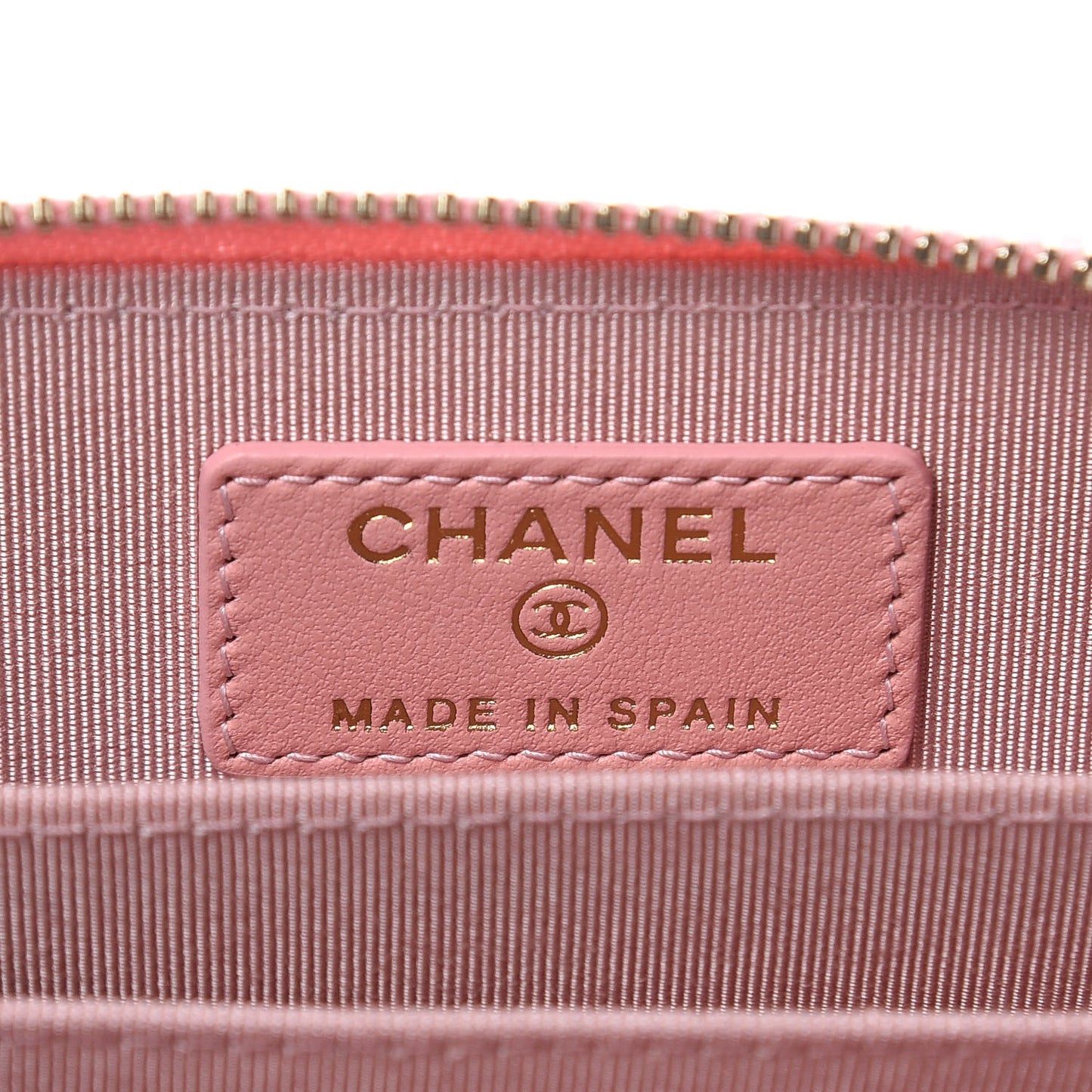 Iridescent Caviar Chevron Quilted Zip Coin Purse Pink