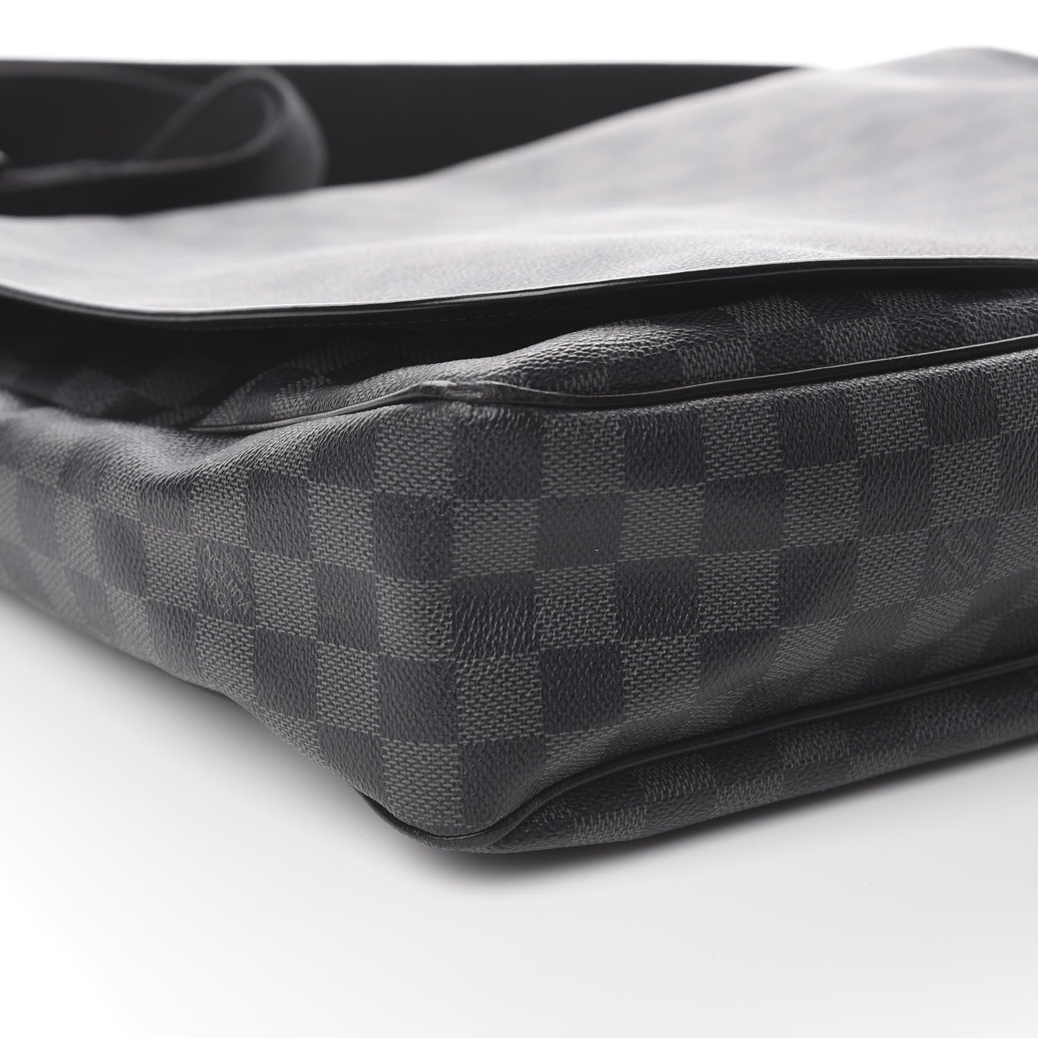 Louis Vuitton Damier Graphite Daniel GM 5 of 8