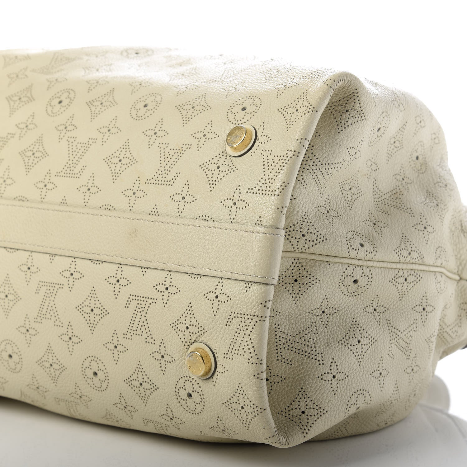 Louis Vuitton Mahina Cirrus MM Ivory 7 of 13