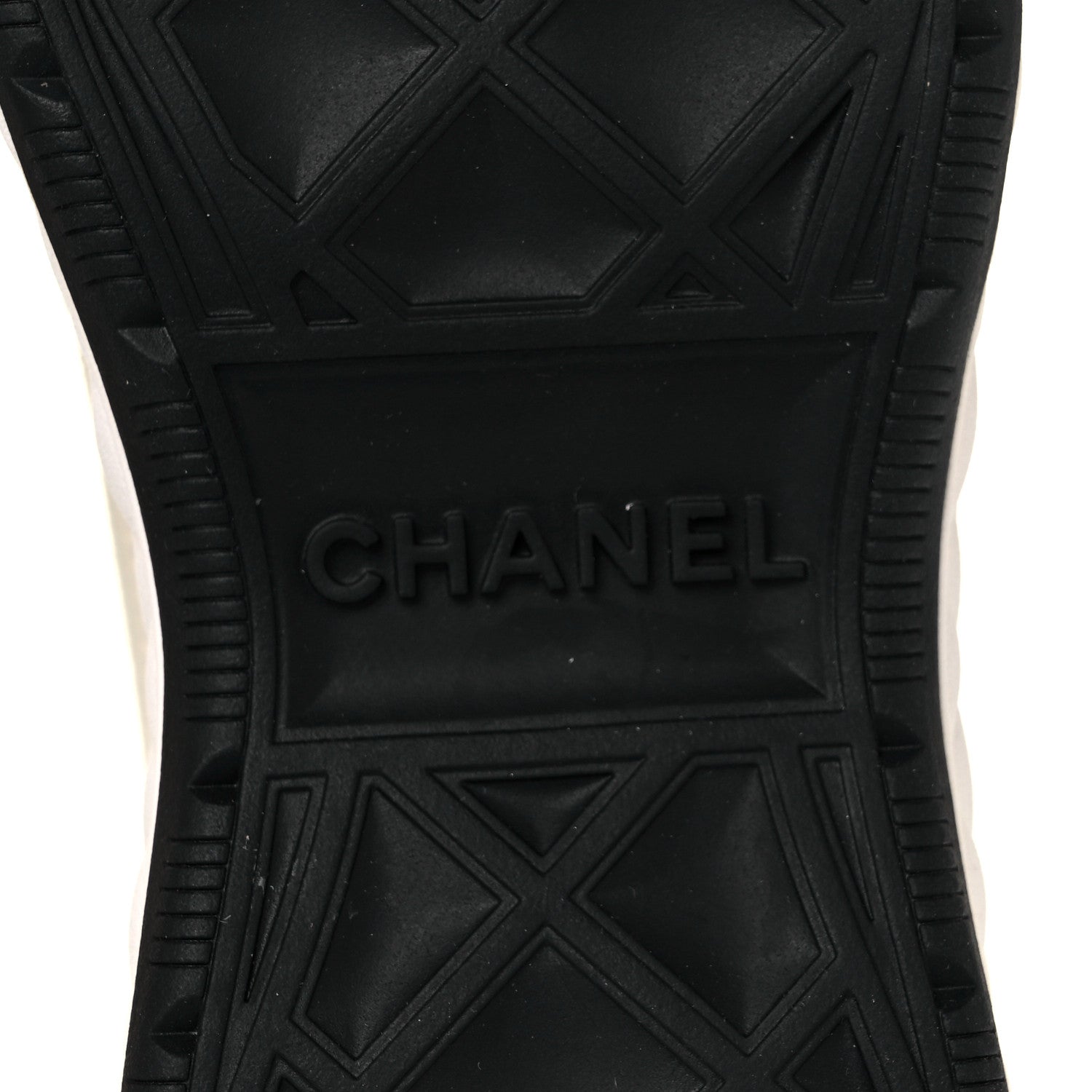Chanel Velvet Calfskin Mixed Fibers CC Sneakers Ivory 36 Black 6 of 8