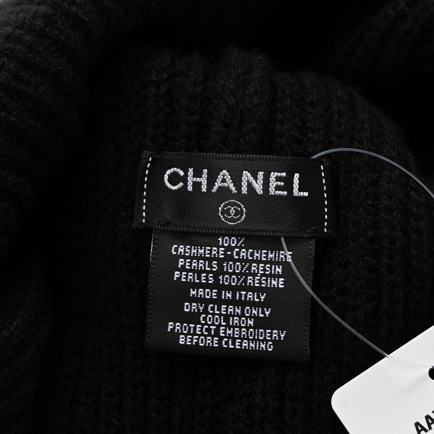 Cashmere Logo Beanie Hat Black White
