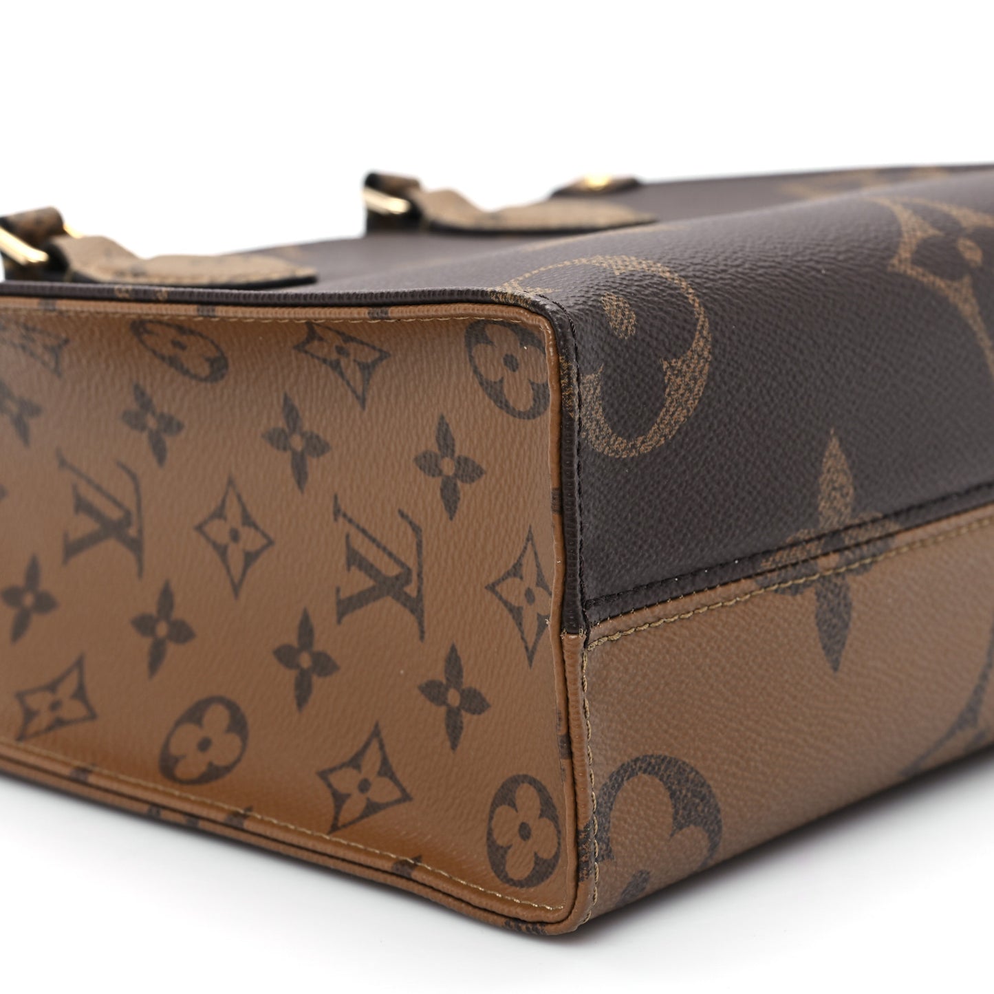 Reverse Monogram Giant Onthego PM