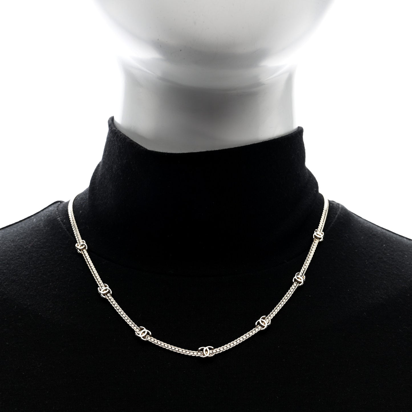 Metal CC Short Chain Necklace Gold