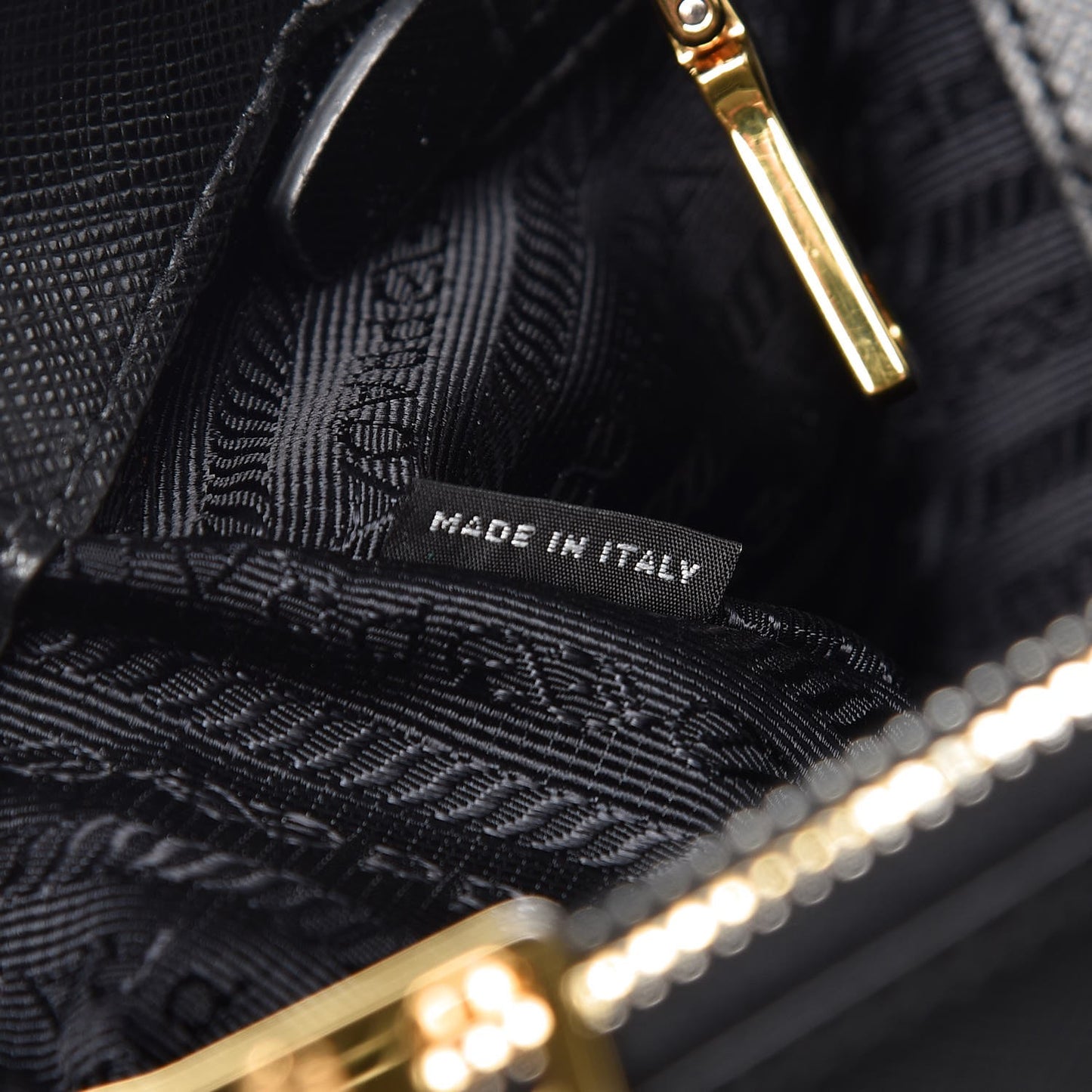 Saffiano Large Galleria Double Zip Tote Black