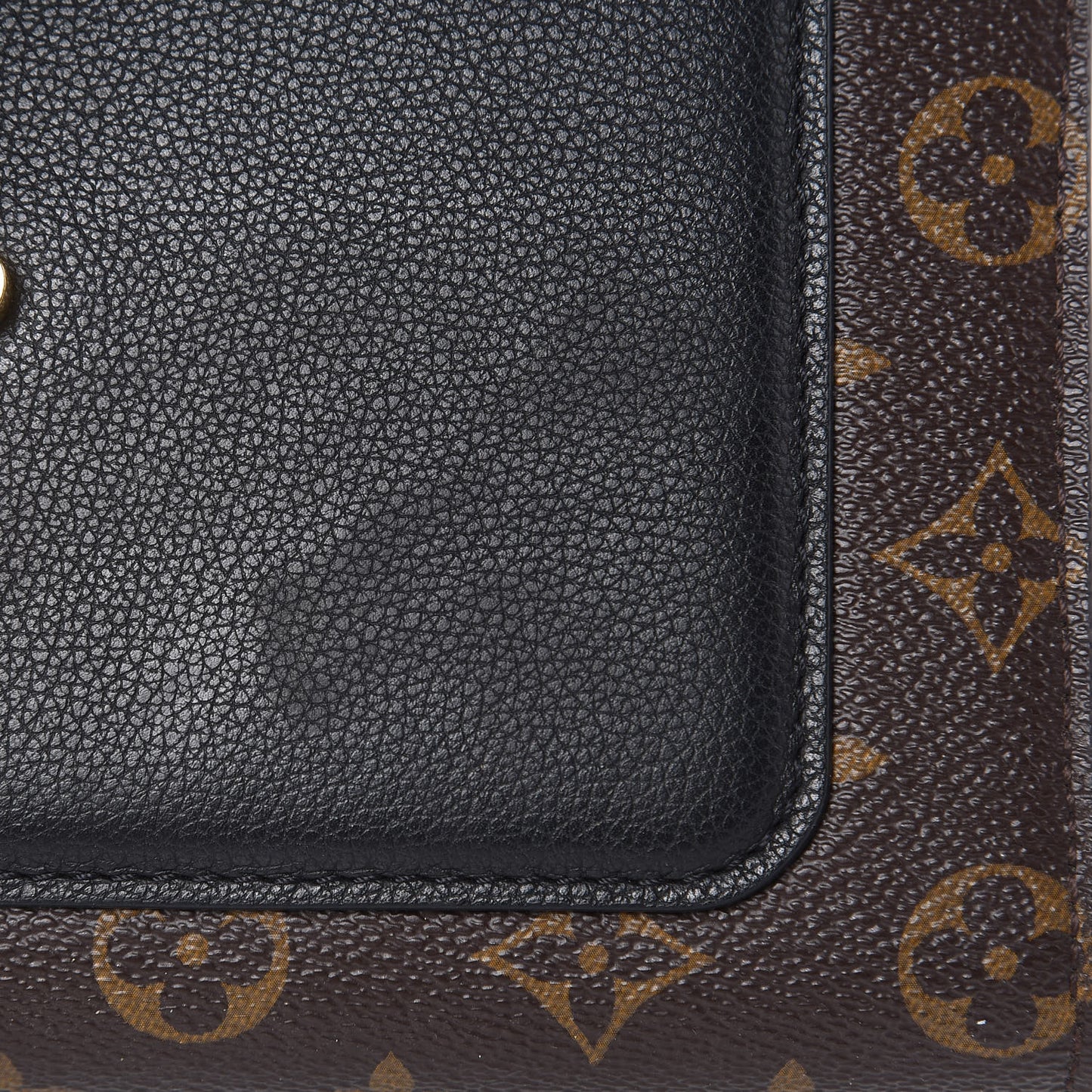 Monogram Victoire Black