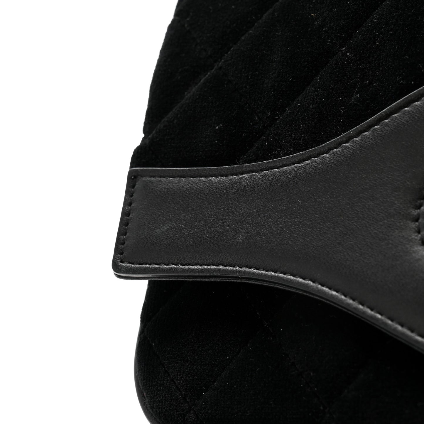 Velvet Lambskin 31 Pouch Black