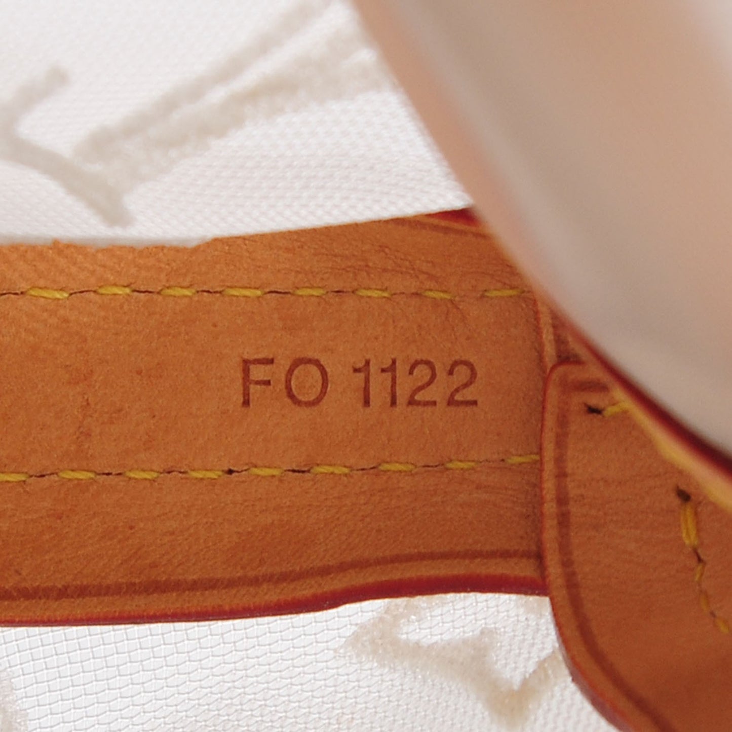 Monogram Transparence Lockit White