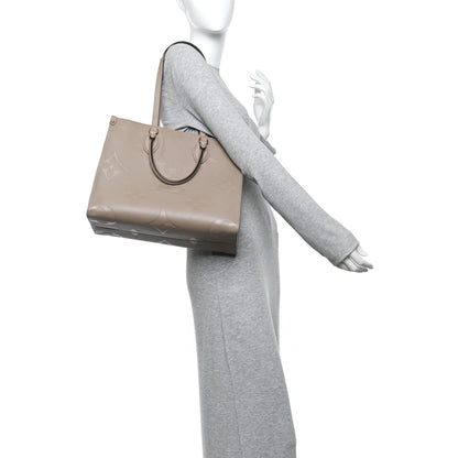 Louis Vuitton Empreinte Monogram Giant Onthego MM Tourterelle 2 of 9